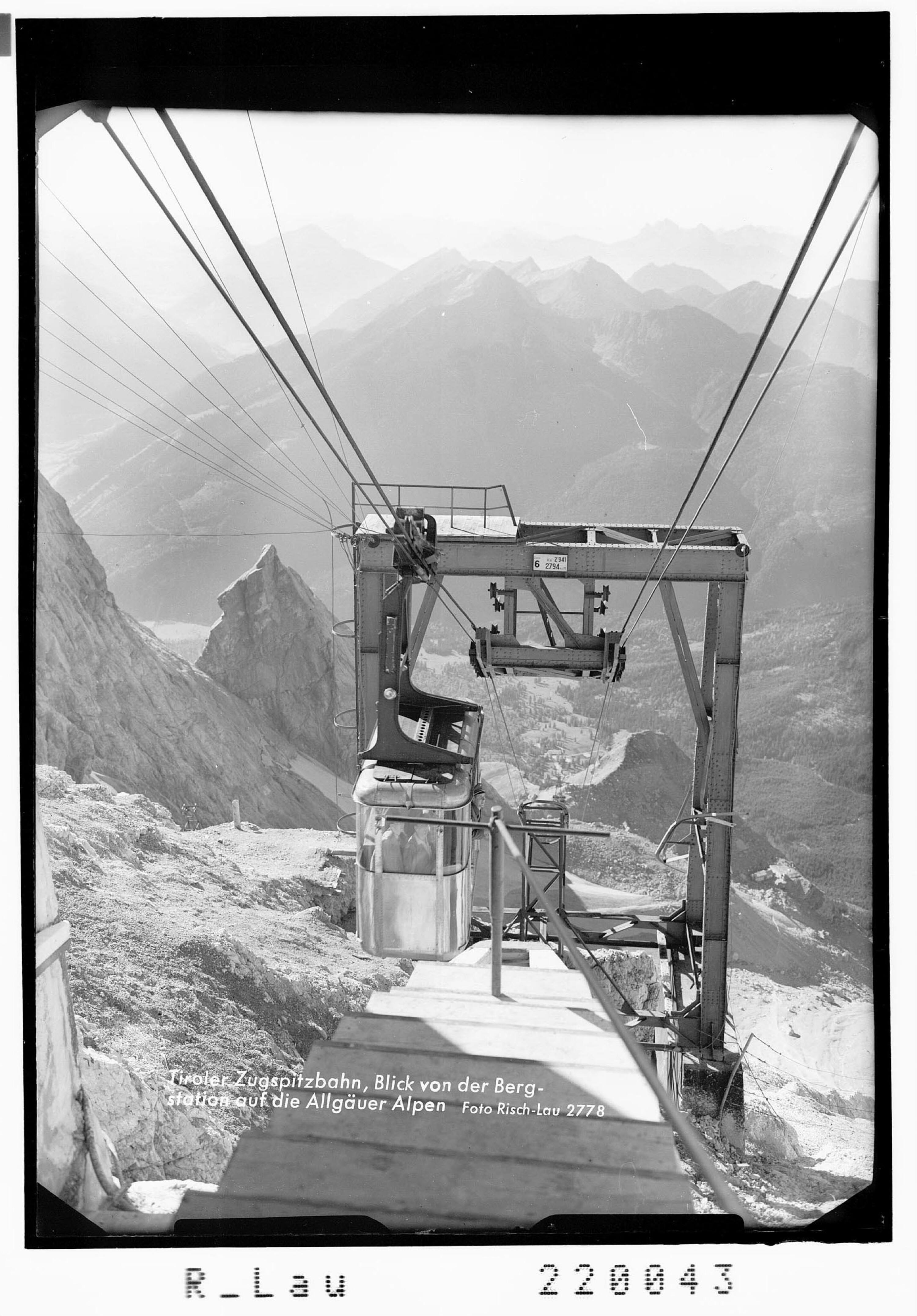 Tiroler Zugspitzbahn / Blick von der Bergstation auf die Allgäuer Alpen></div>


    <hr>
    <div class=