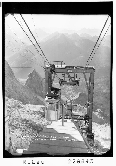 Tiroler Zugspitzbahn / Blick von der Bergstation auf die Allgäuer Alpen von Risch-Lau