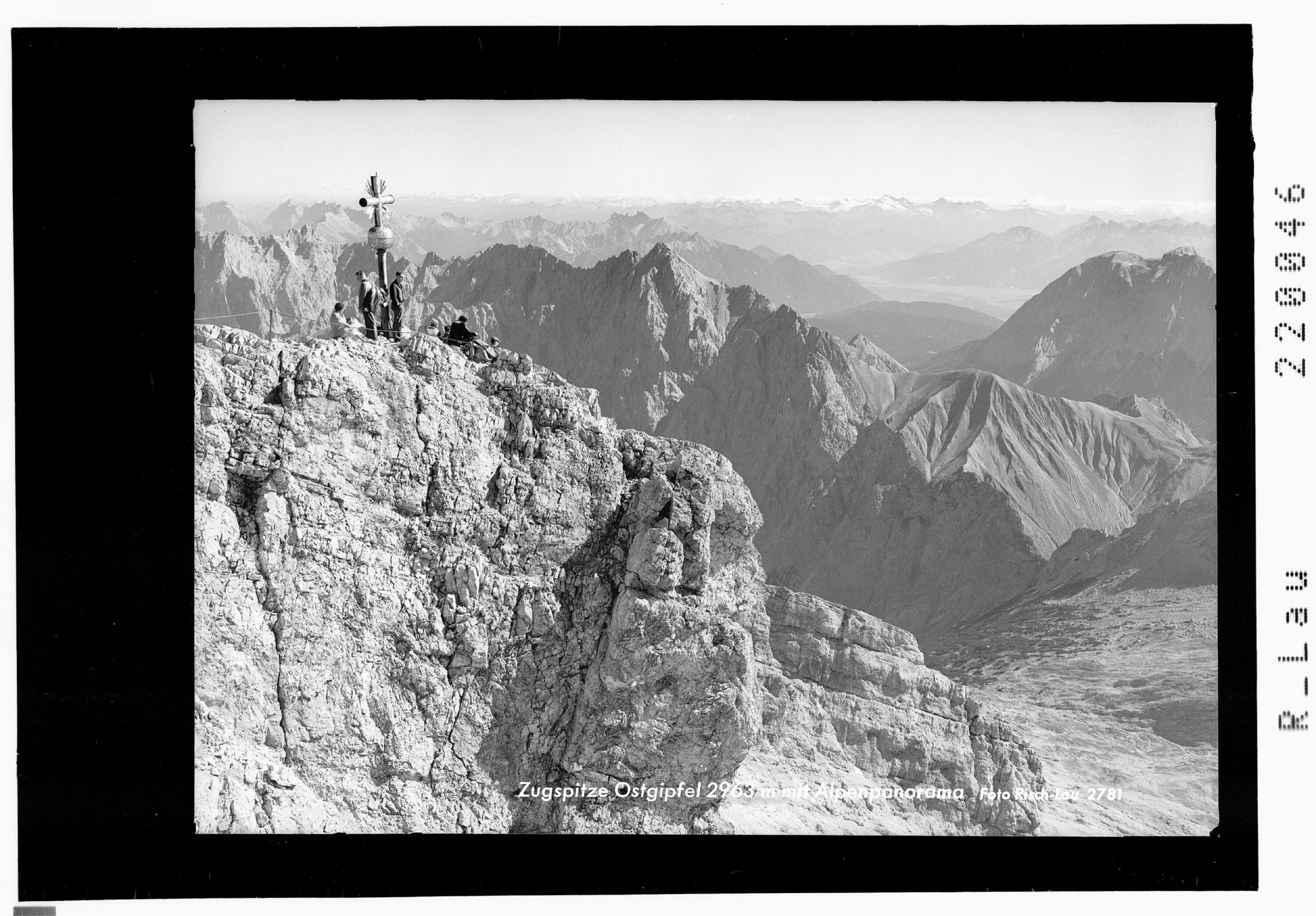 Zugspitze Ostgipfel 2963 m mit Alpenpanorama></div>


    <hr>
    <div class=