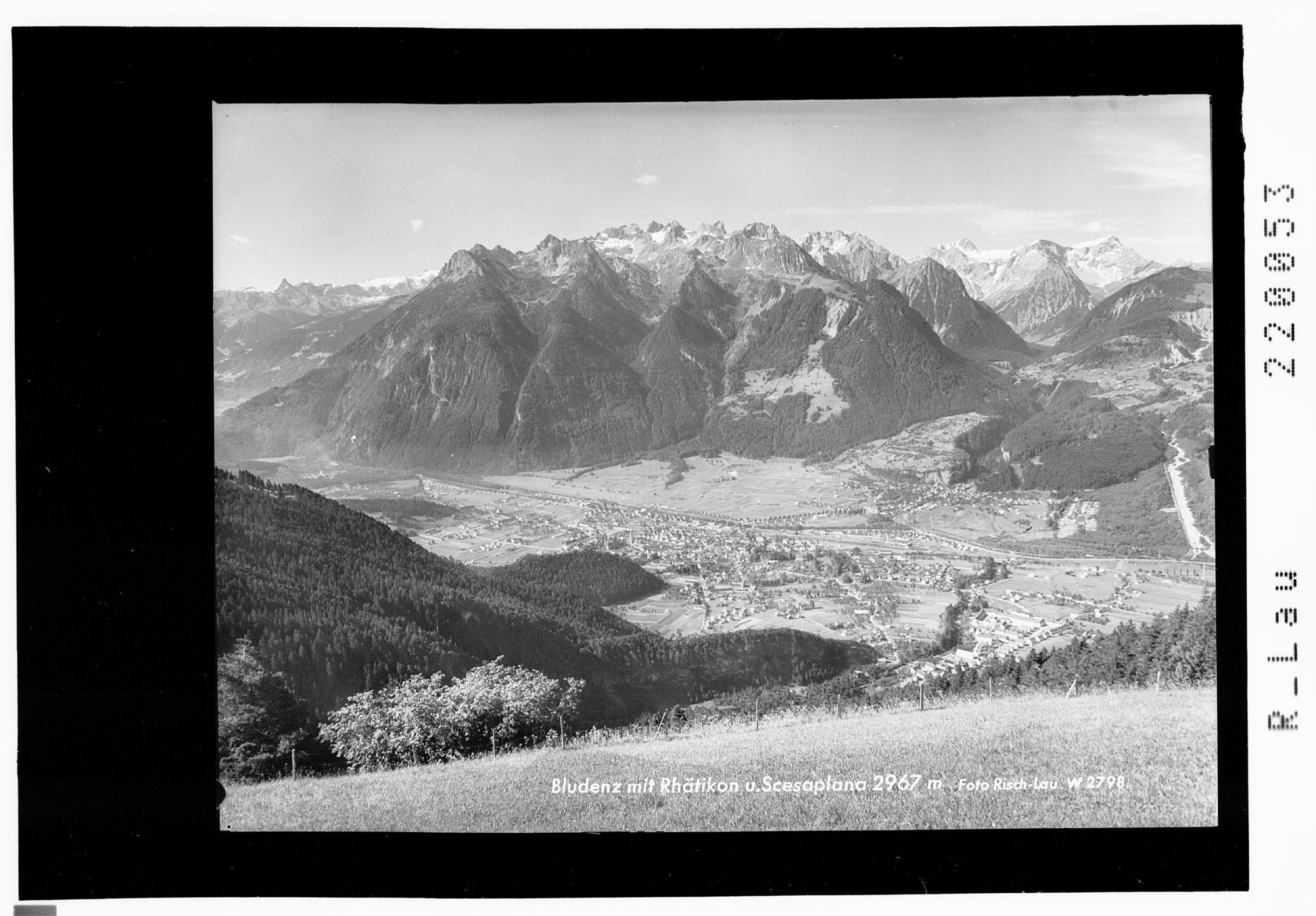 Bludenz mit Rhätikon und Scesaplana 2967 m></div>


    <hr>
    <div class=