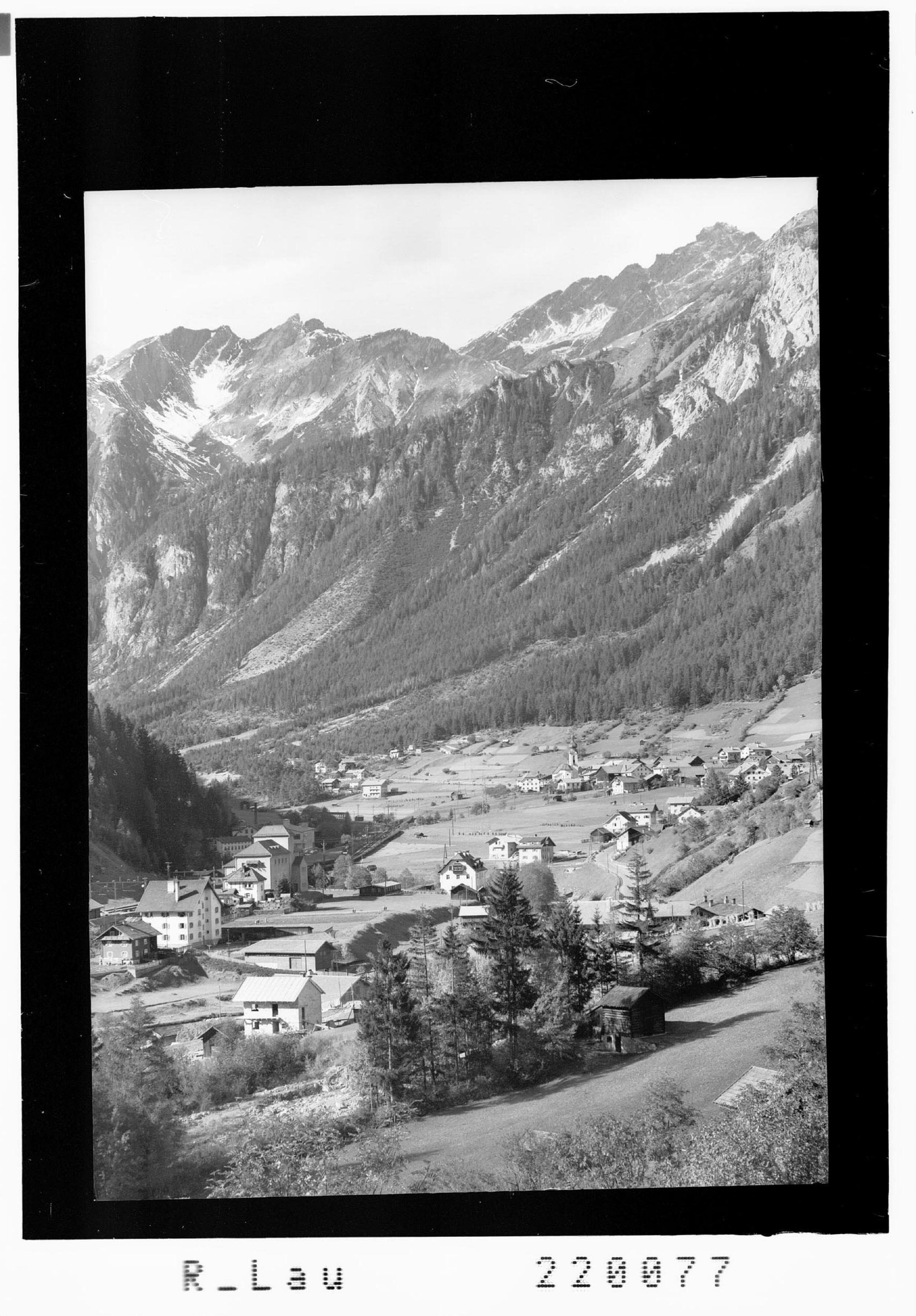 Flirsch an der Arlbergstrasse 1157 m gegen Lechtaler Berge></div>


    <hr>
    <div class=