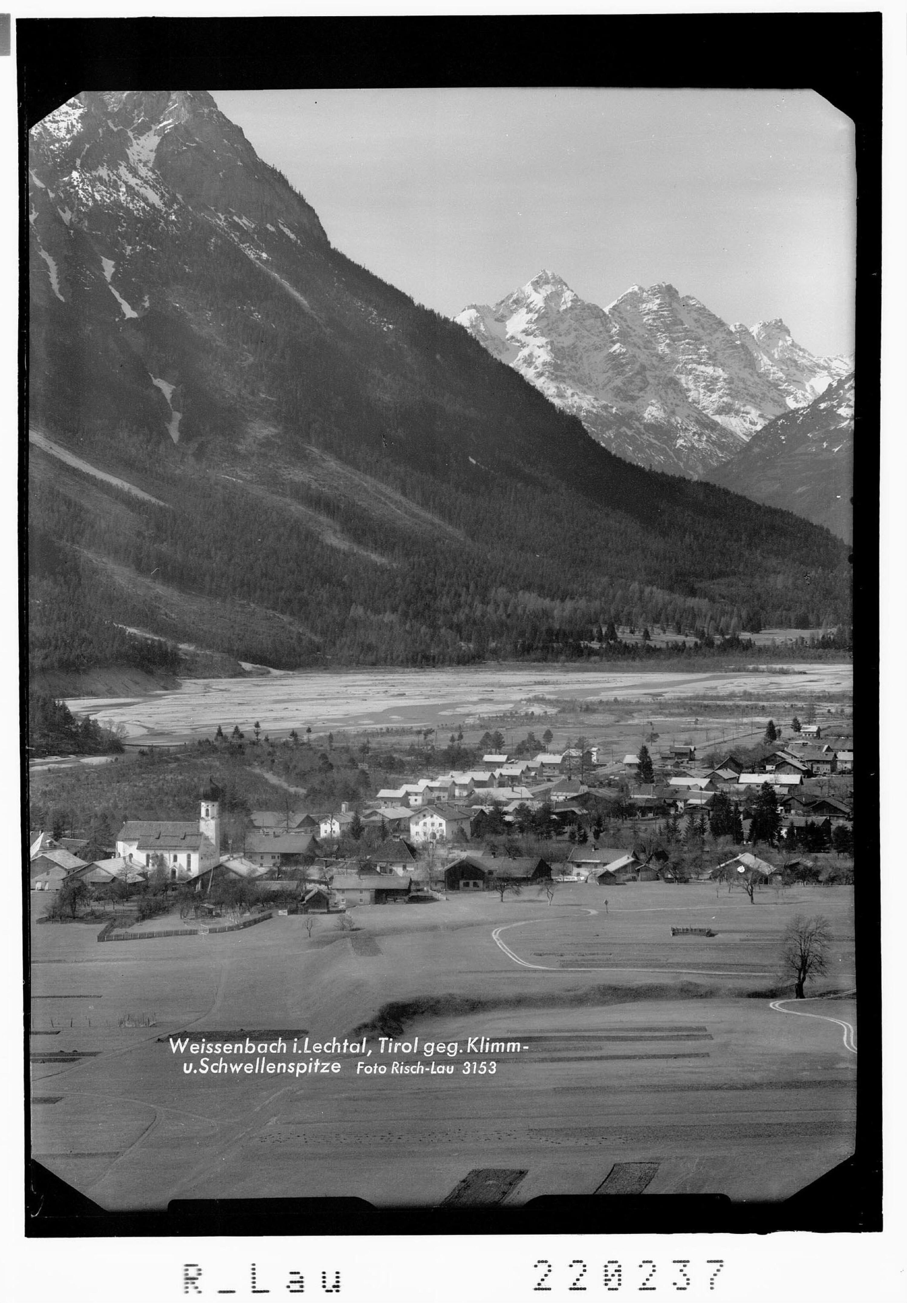Weissenbach im Lechtal in Tirol gegen Klimmspitze und Schwellenspitze></div>


    <hr>
    <div class=