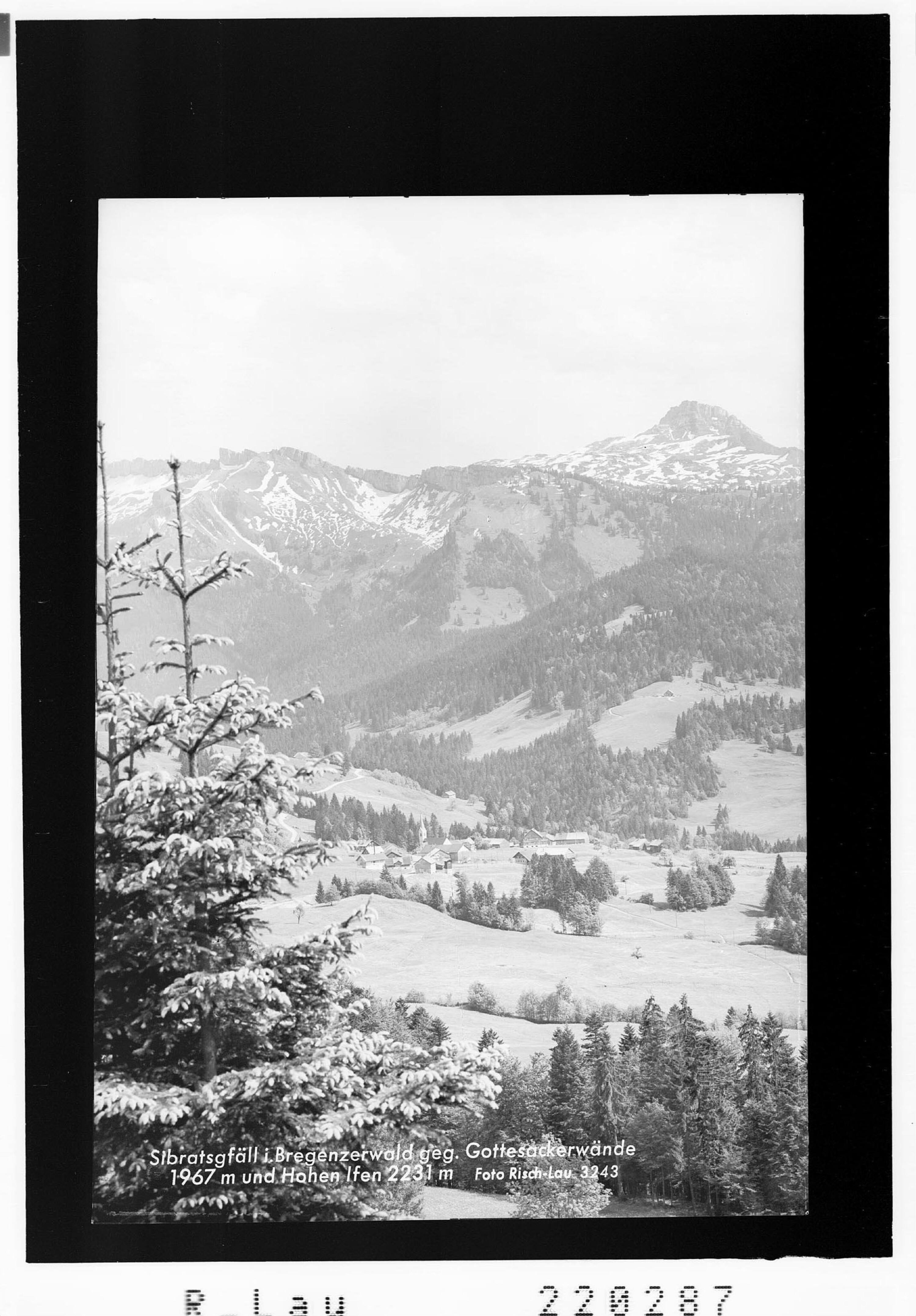 Sibratsgfäll im Bregenzerwald gegen Gottesackerwände 1967 m und Hohen Ifen 2231 m></div>


    <hr>
    <div class=