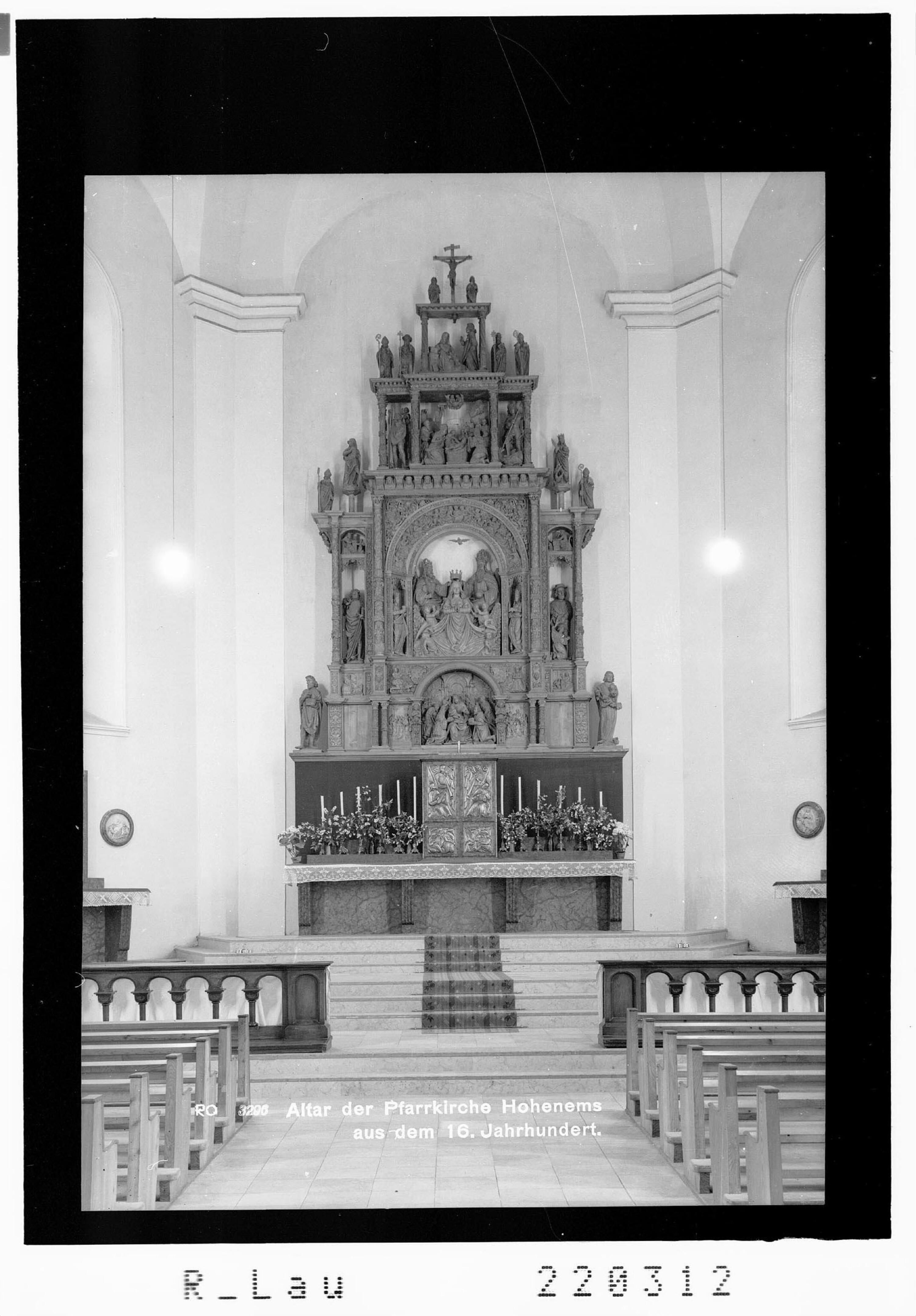 Altar der Pfarrkirche Hohenems aus dem 16. Jahrhundert></div>


    <hr>
    <div class=