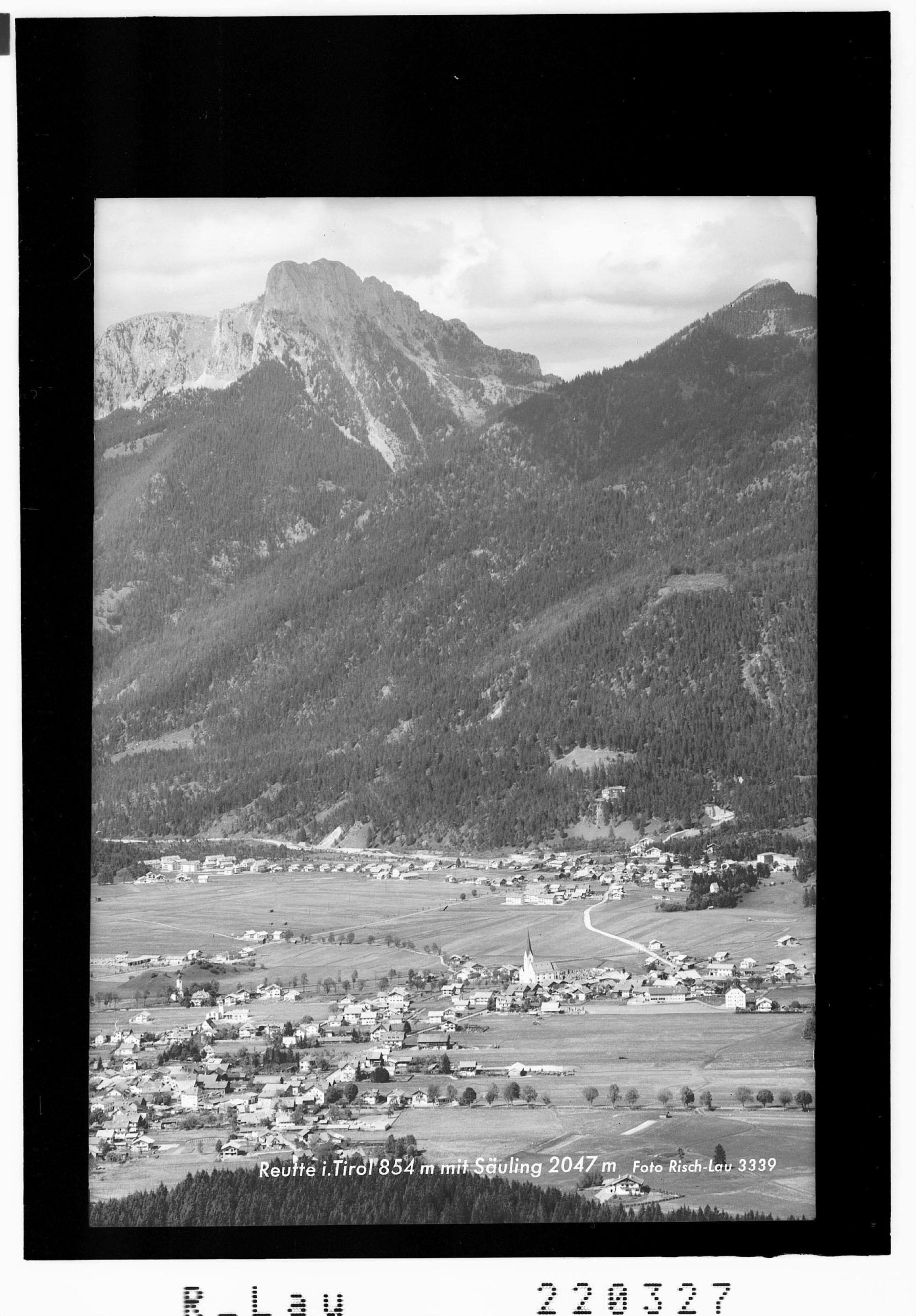 Reutte in Tirol 854 m mit Säuling></div>


    <hr>
    <div class=