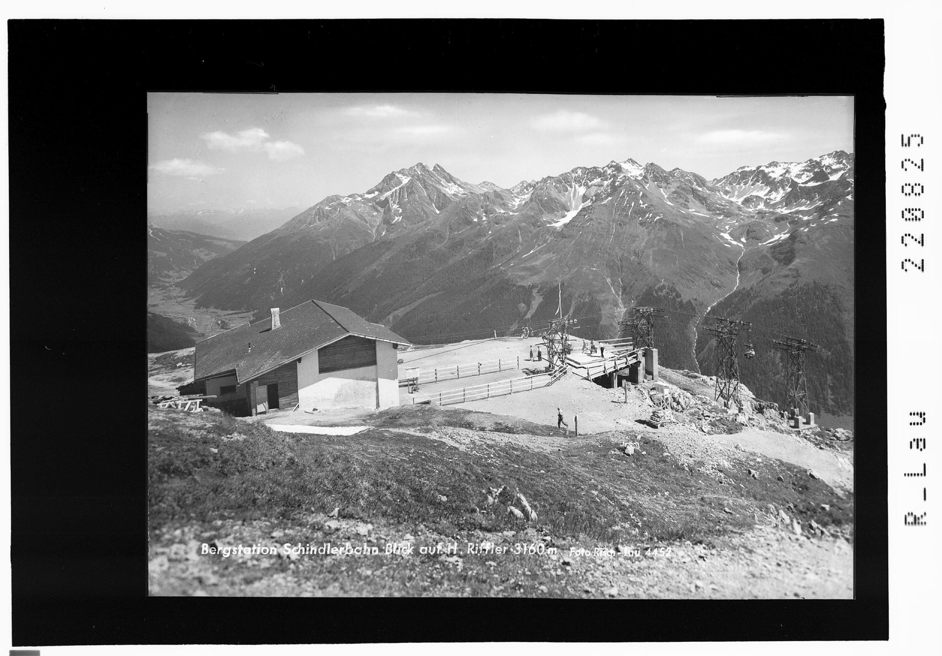 Bergstation Schindlerbahn mit Blick auf Hohen Riffler 3160 m></div>


    <hr>
    <div class=
