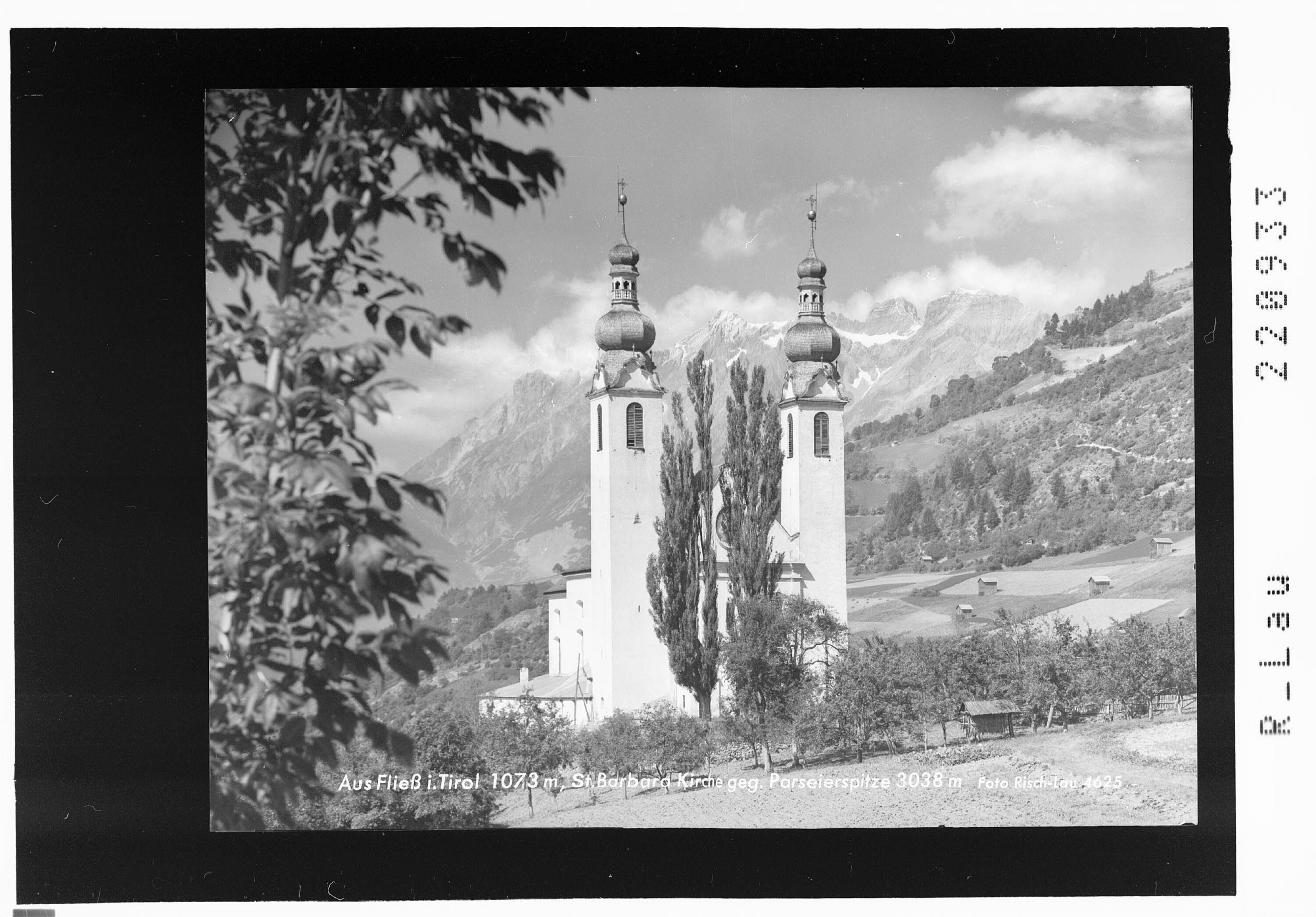 Aus Fließ 1073 m in Tirol / St.Barbara Kirche gegen Parseierspitze 3038 m></div>


    <hr>
    <div class=