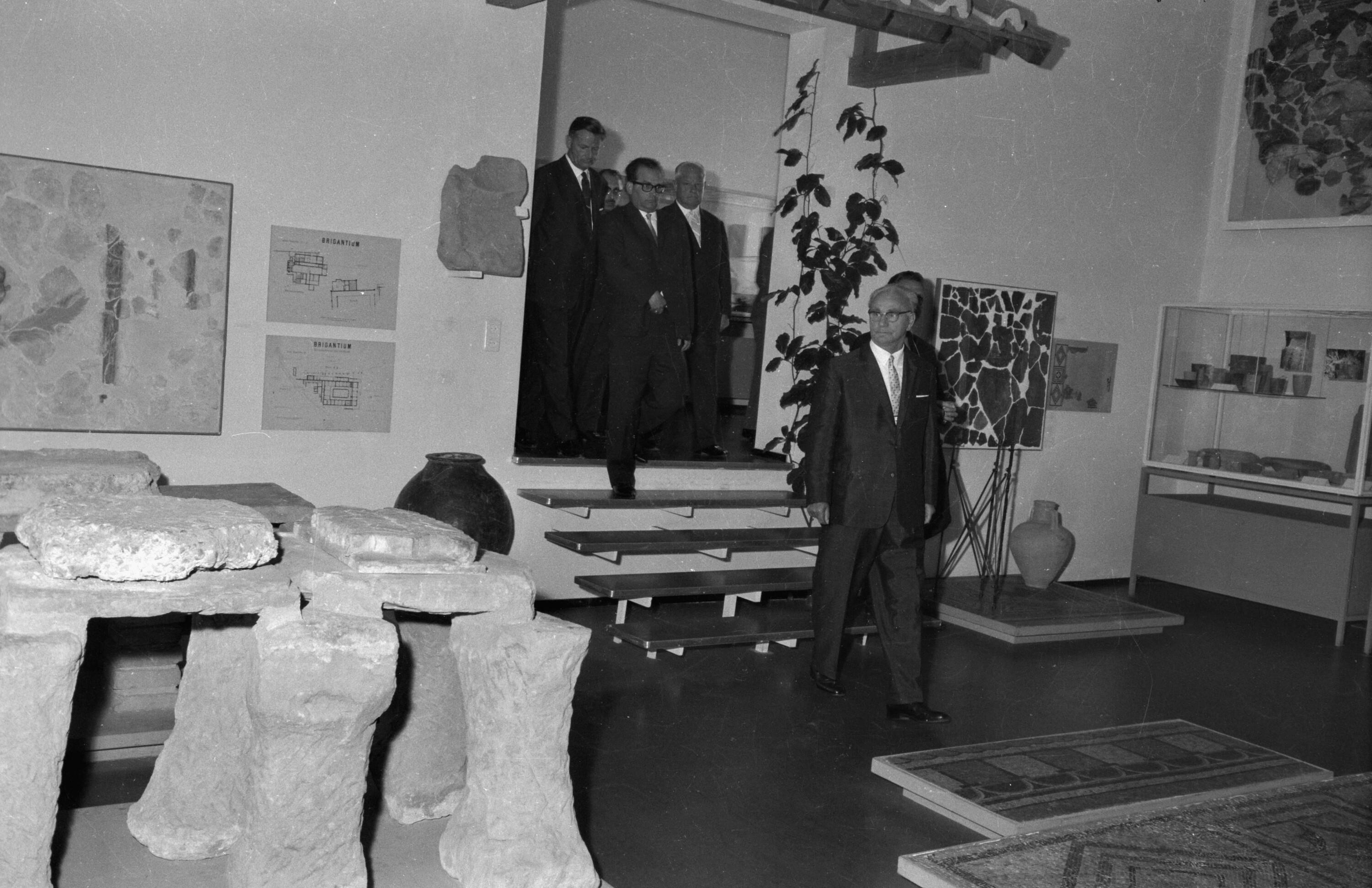 Besuch von Bundespräsident Franz Jonas in Vorarlberg, Vorarlberger Landesmuseum in Bregenz></div>


    <hr>
    <div class=