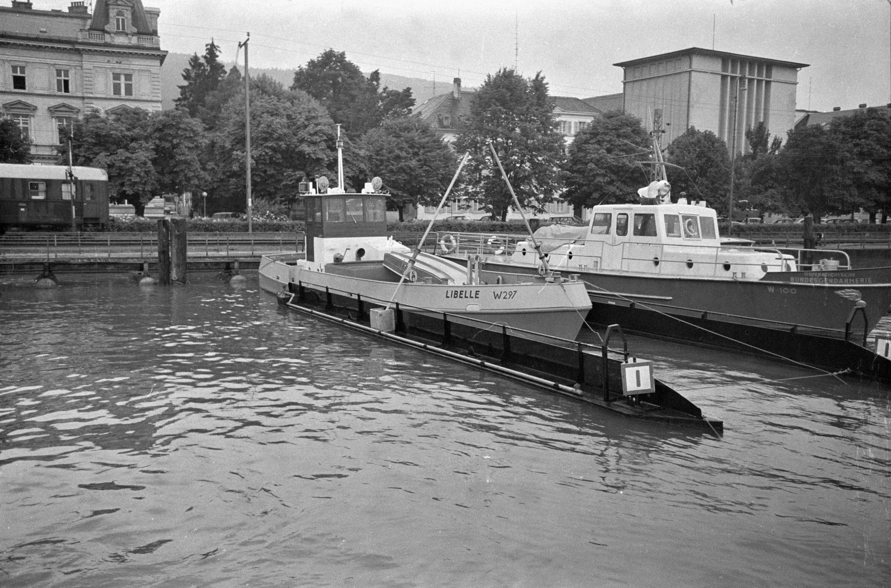 Ölräumschiff Libelle im Bregenzer Hafen></div>


    <hr>
    <div class=