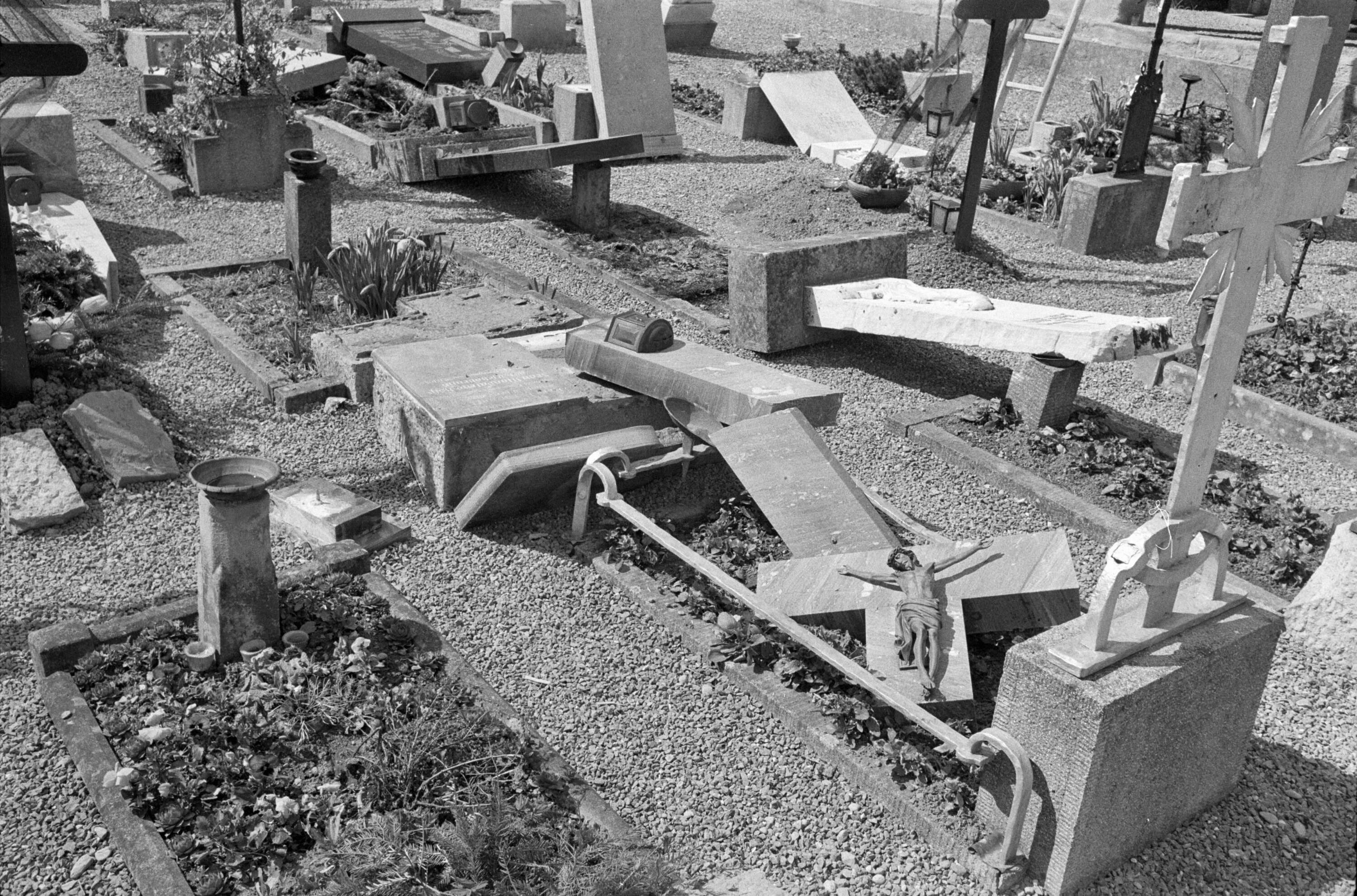 Gräberschändung am Friedhof St. Peter und Paul Feldkirch></div>


    <hr>
    <div class=