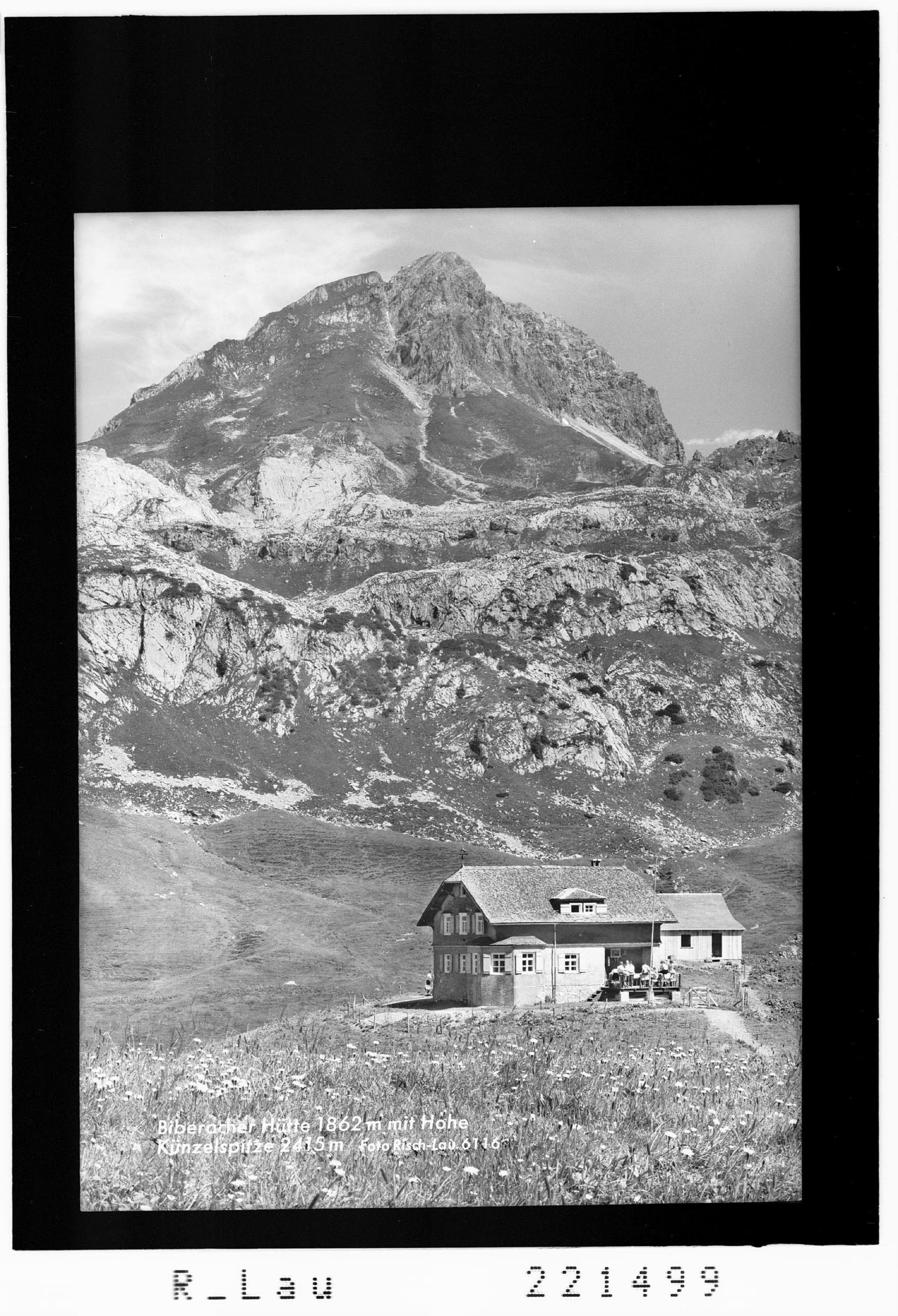 Biberacher Hütte 1862 mit Hohe Künzelspitze 2415 m></div>


    <hr>
    <div class=