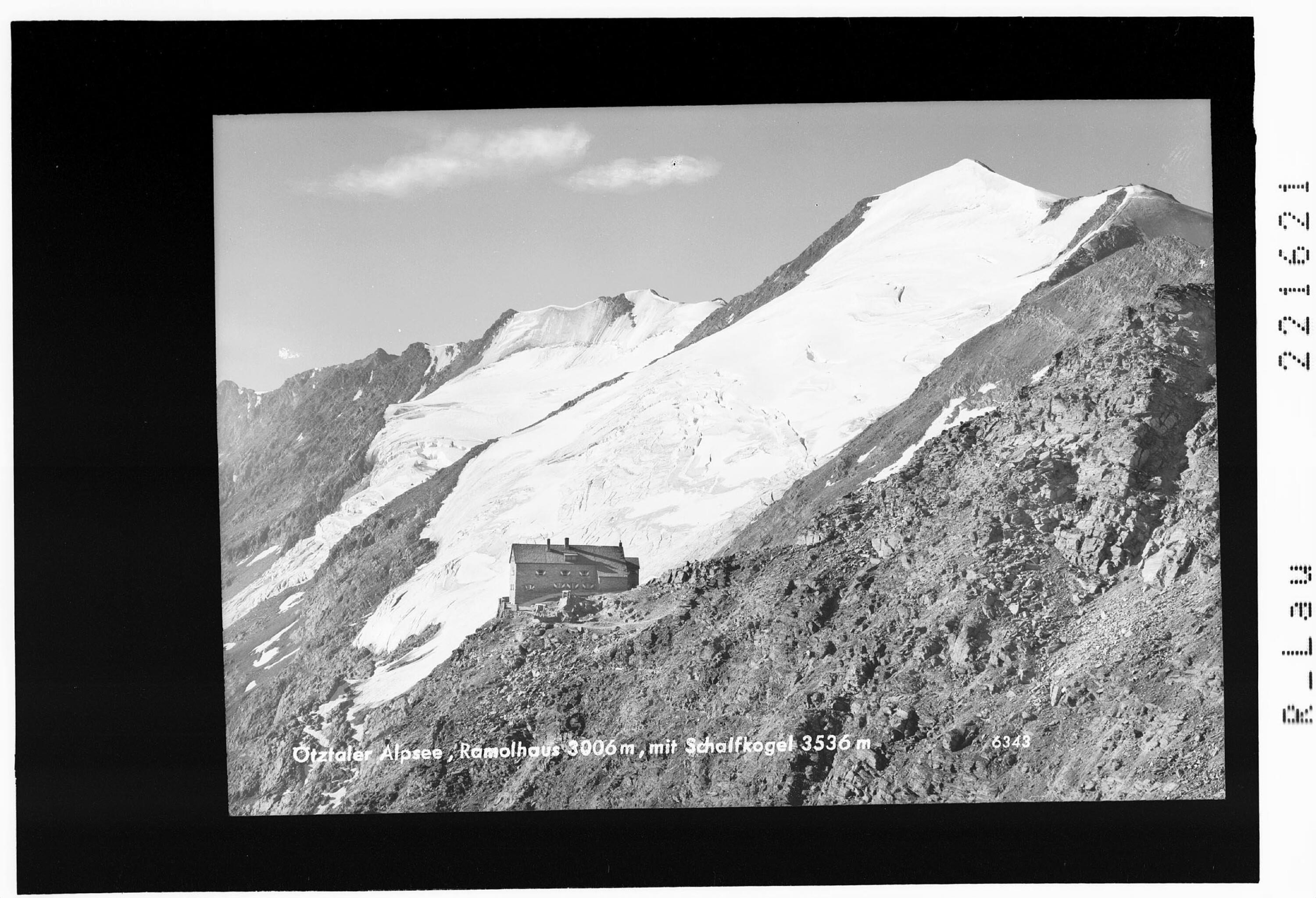 Ötztaler Alpen / Ramolhaus 3006 m mit Schalfkogl 3536 m></div>


    <hr>
    <div class=