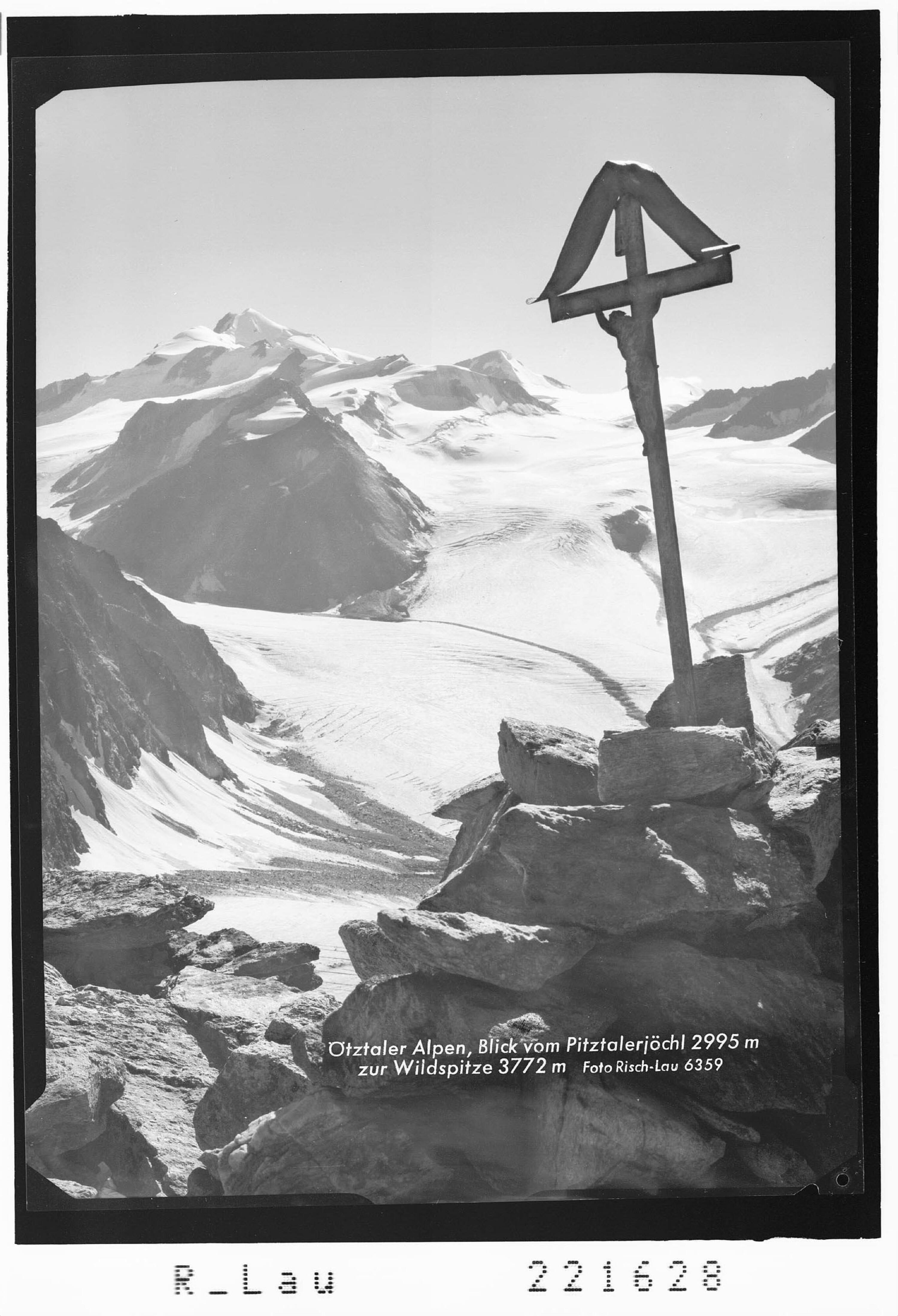 Ötztaler Alpen / Blick vom Pitztalerjöchl 2995 m zur Wildspitze 3772 m></div>


    <hr>
    <div class=