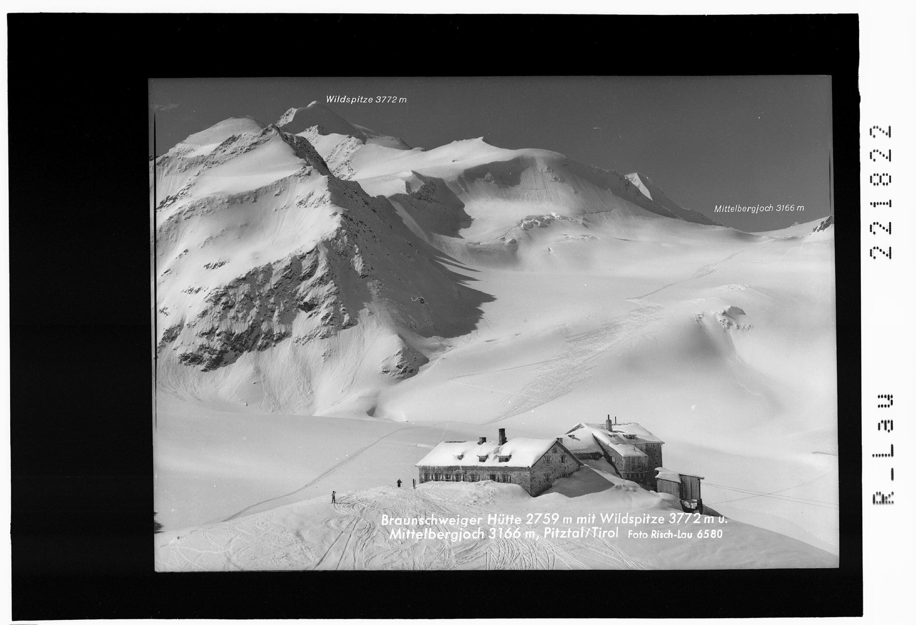 Braunschweiger Hütte 2759 m mit Wildspitze 3772 m und Mittelbergjoch 3166 m></div>


    <hr>
    <div class=