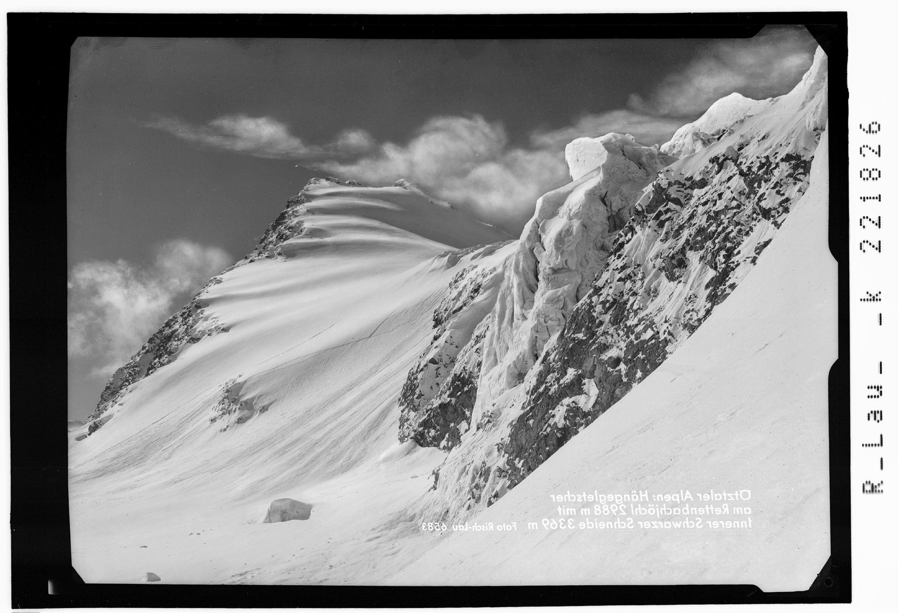 Ötztaler Alpen / Hängegletscher am Rettenbachjöchl 2988 m mit Innerer Schwarzen Schneid 3369 m></div>


    <hr>
    <div class=