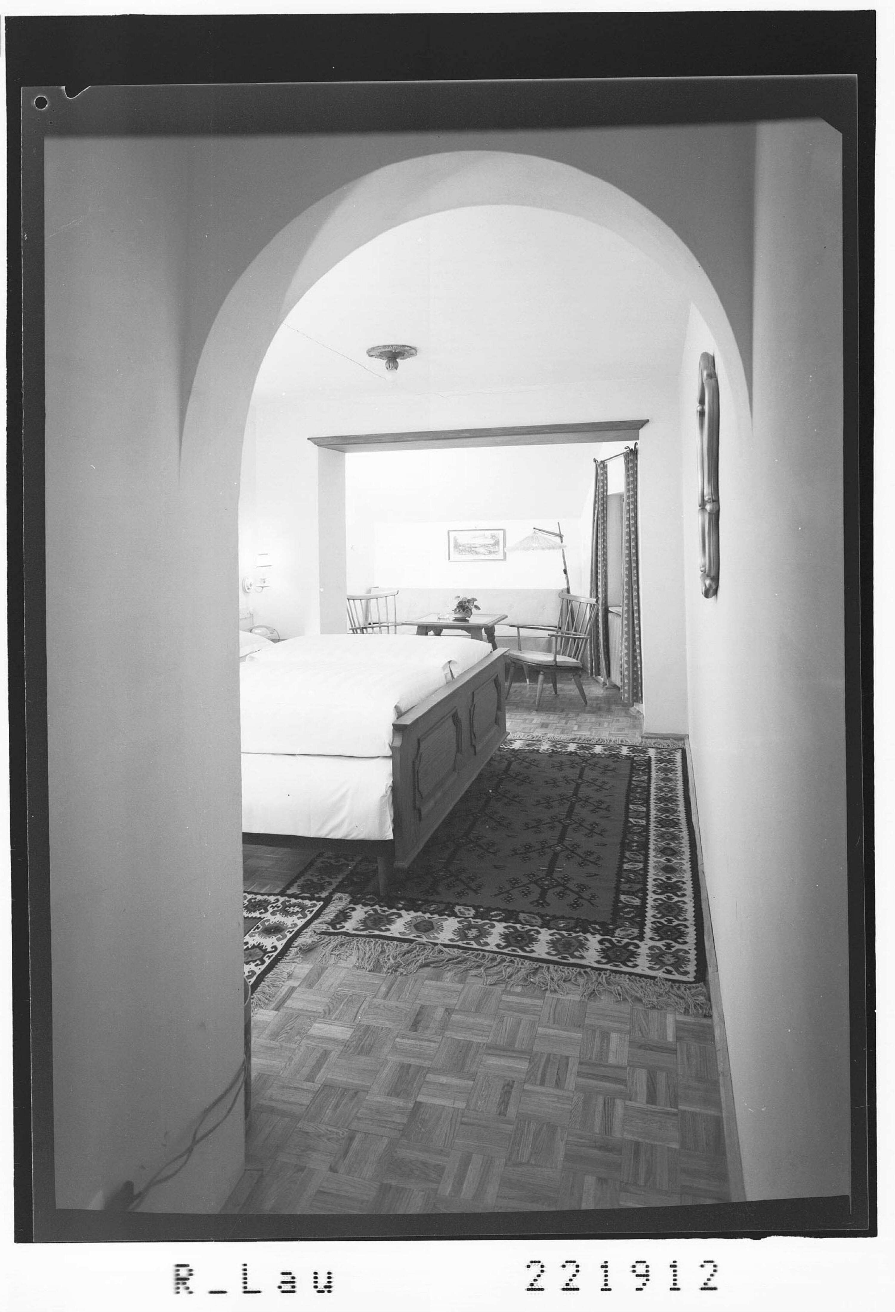 [Schlafzimmer im Hospiz Hotel in St.Christoph am Arlberg]></div>


    <hr>
    <div class=