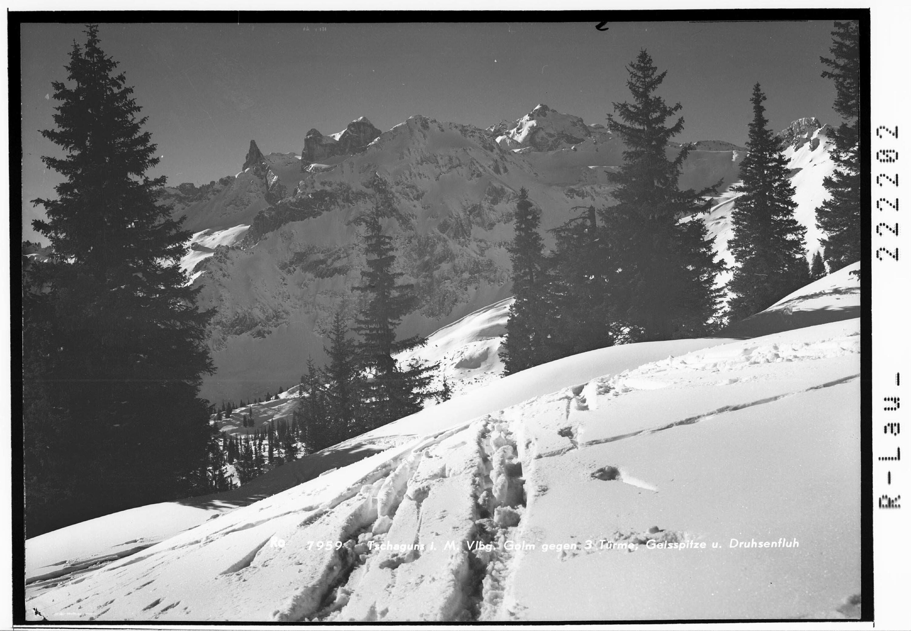 Tschagguns im Montafon Vorarlberg / Golm gegen Drei Türme - Geisspitze und Drusenfluh></div>


    <hr>
    <div class=