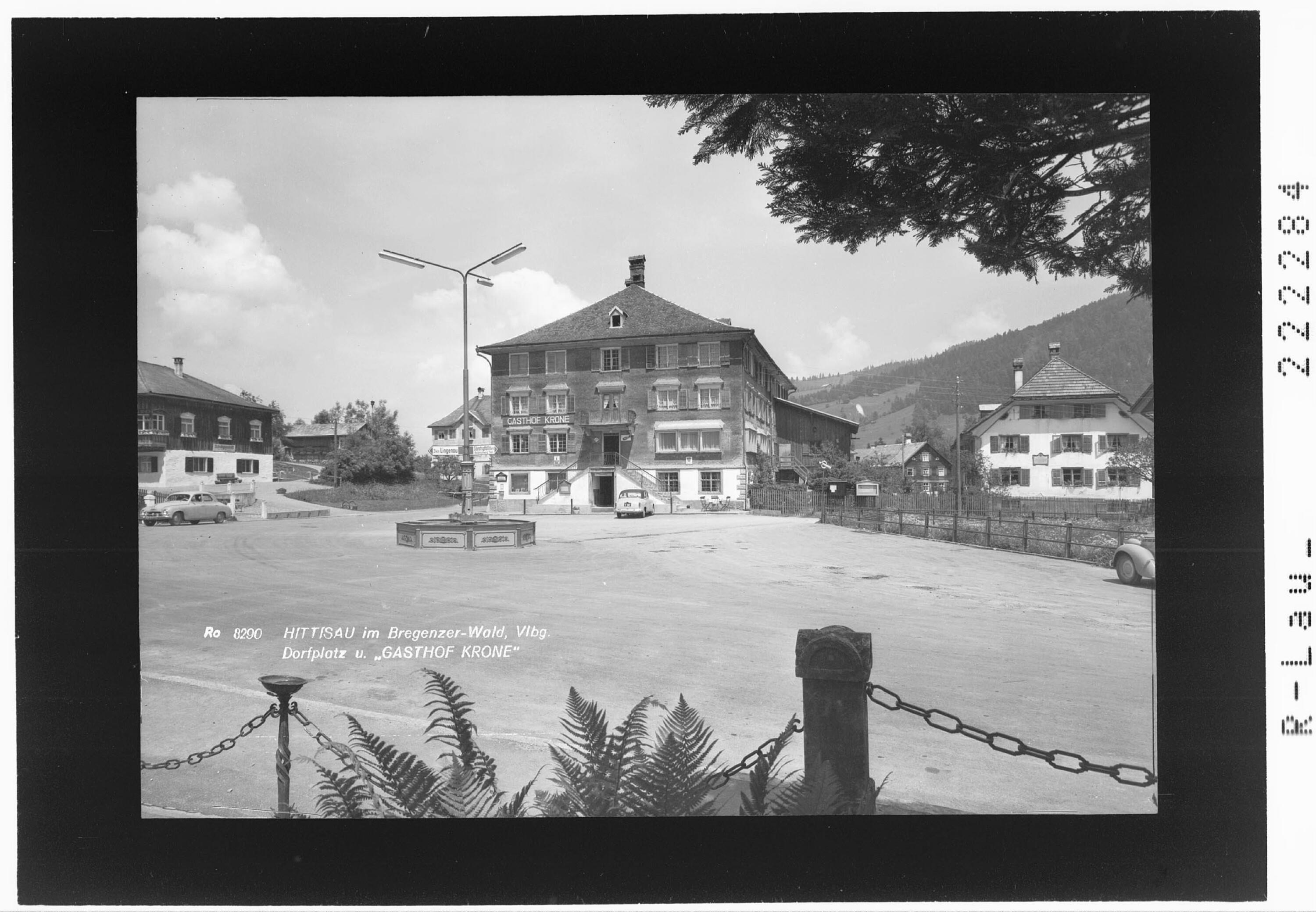 Hittisau im Bregenzerwald Vorarlberg / Dorfplatz und Gasthof Krone></div>


    <hr>
    <div class=