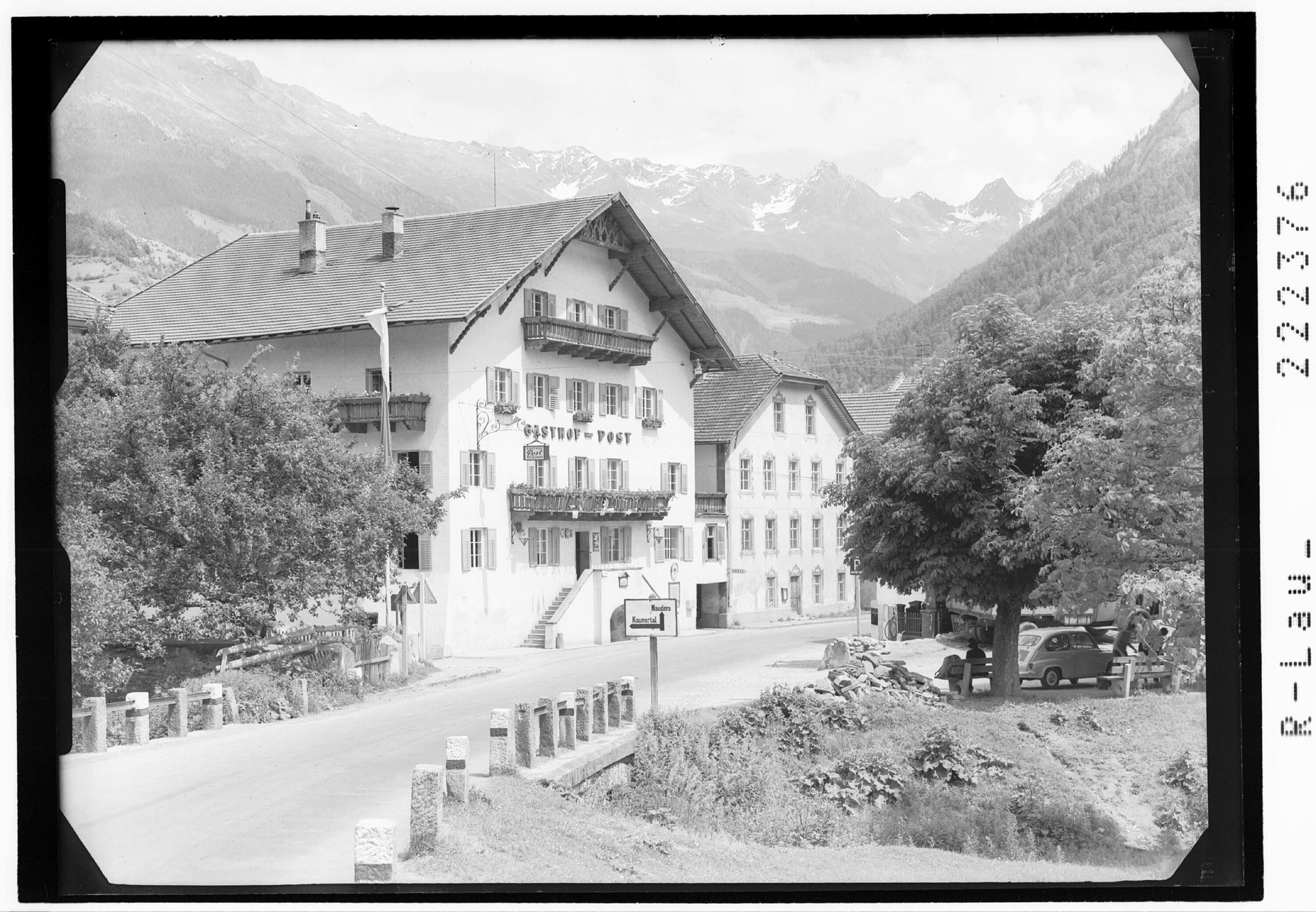 [Gasthof Post in Prutz im Oberinntal gegen Kaunergrat / Tirol]></div>


    <hr>
    <div class=