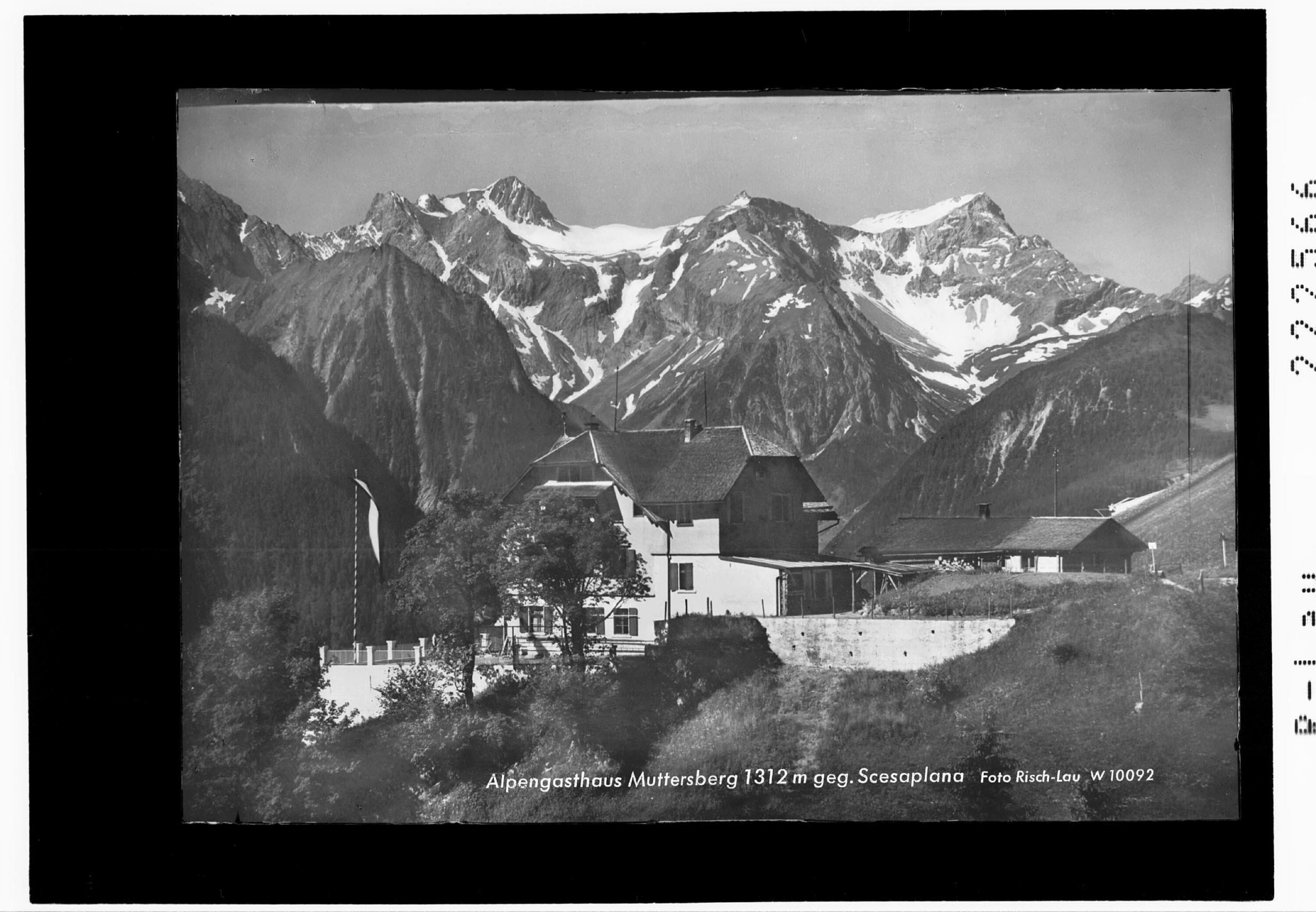Alpengasthaus Muttersberg 1312 m gegen Scesaplana></div>


    <hr>
    <div class=