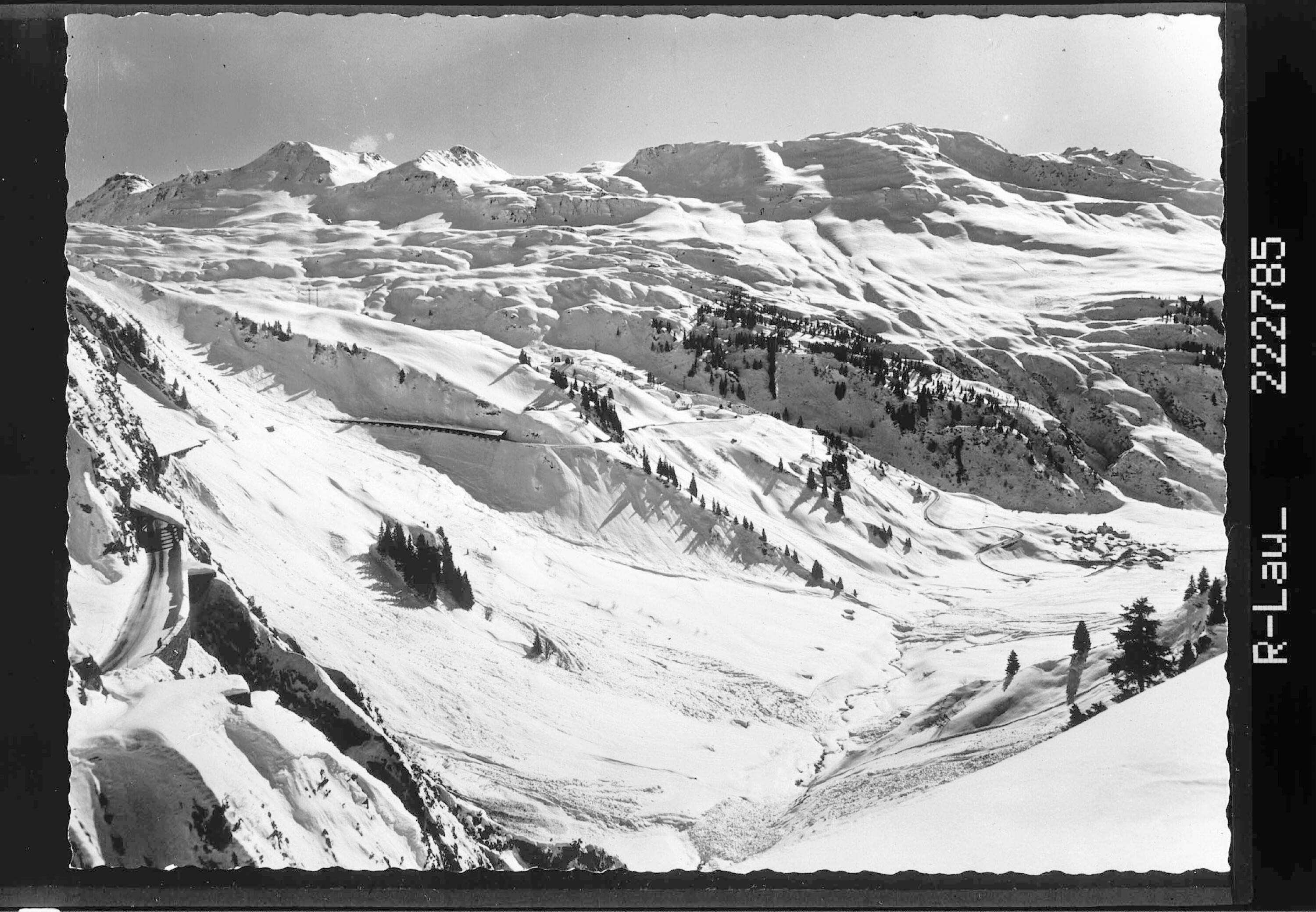 [Blick auf Stuben am Arlberg mit Peischelkopf und Kaltenberg]></div>


    <hr>
    <div class=