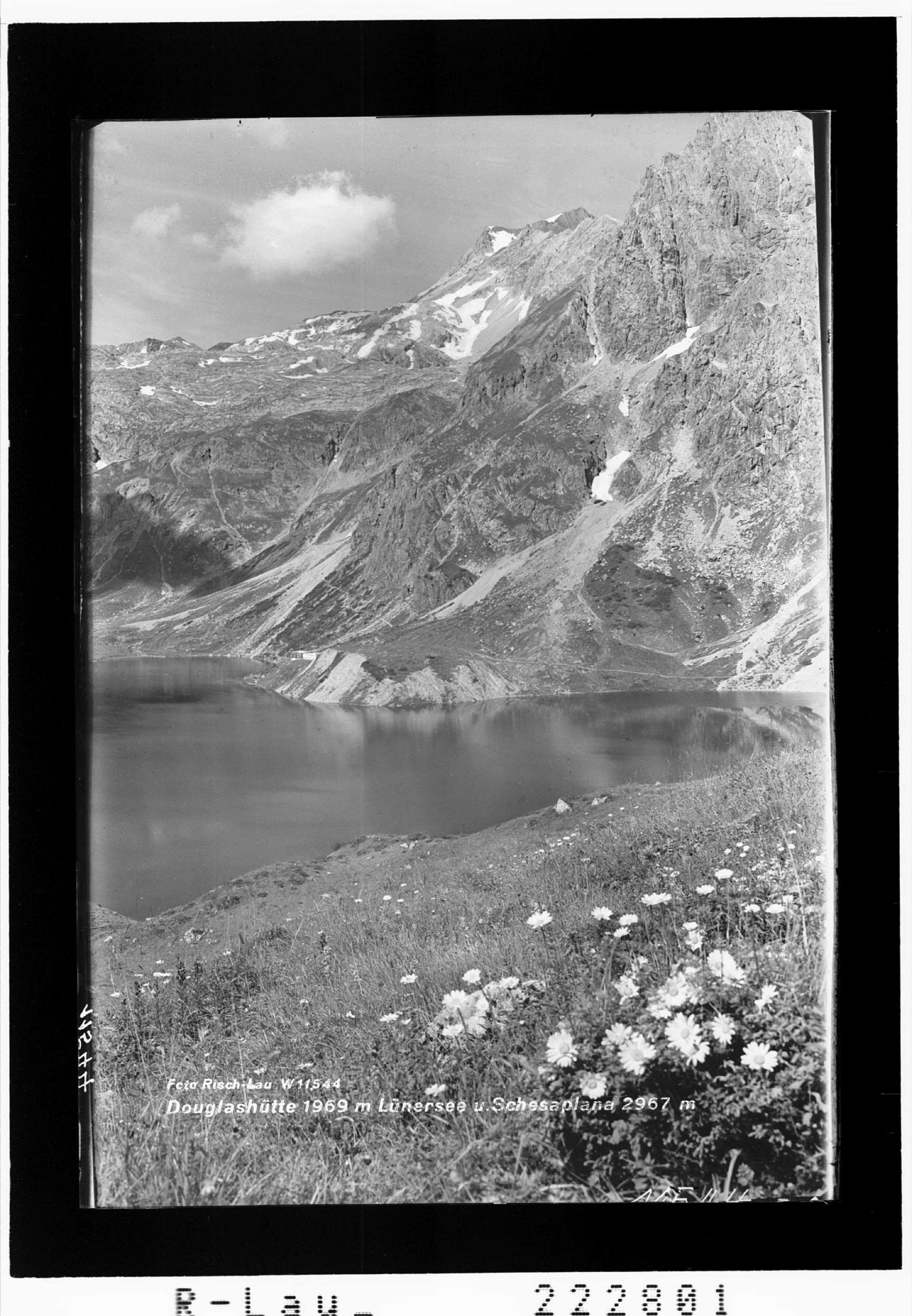 Douglashütte 1969 m mit Lünersee und Schesaplana 2967 m></div>


    <hr>
    <div class=