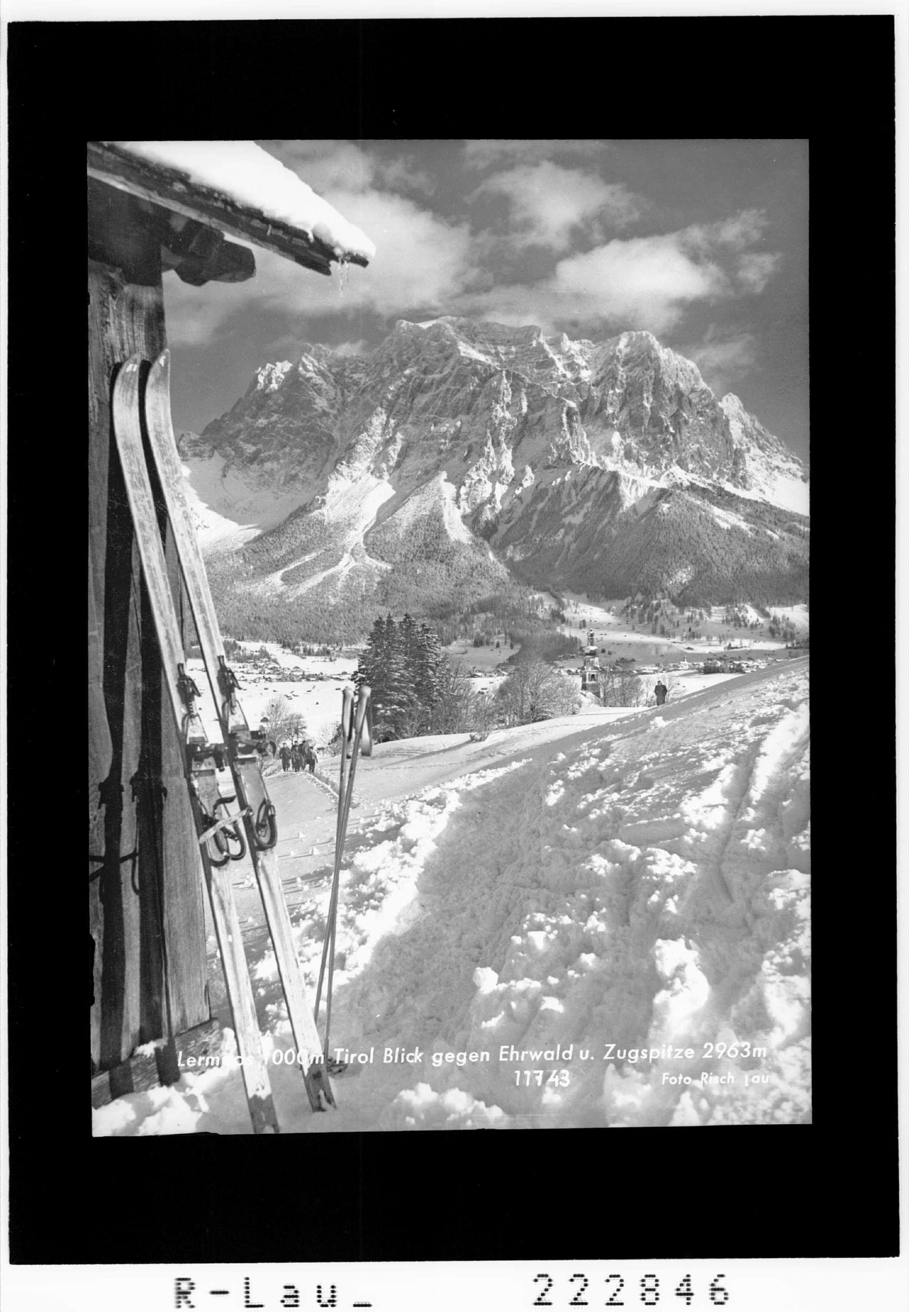 Lermoos 1000 m Tirol / Blick gegen Ehrwald und Zugspitze 2963 m></div>


    <hr>
    <div class=