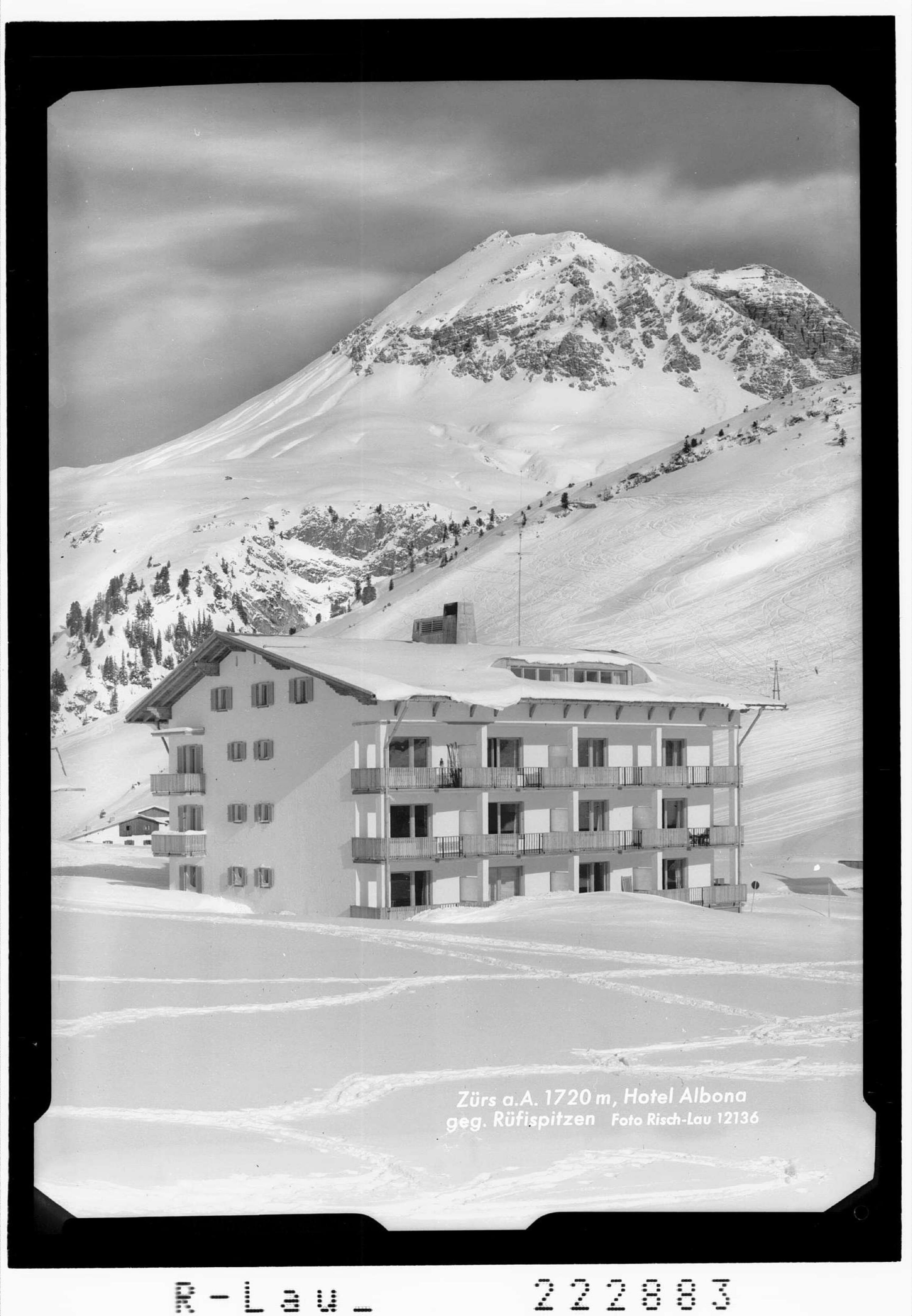 Zürs am Arlberg 1720 m / Hotel Albona gegen Rüfispitzen></div>


    <hr>
    <div class=