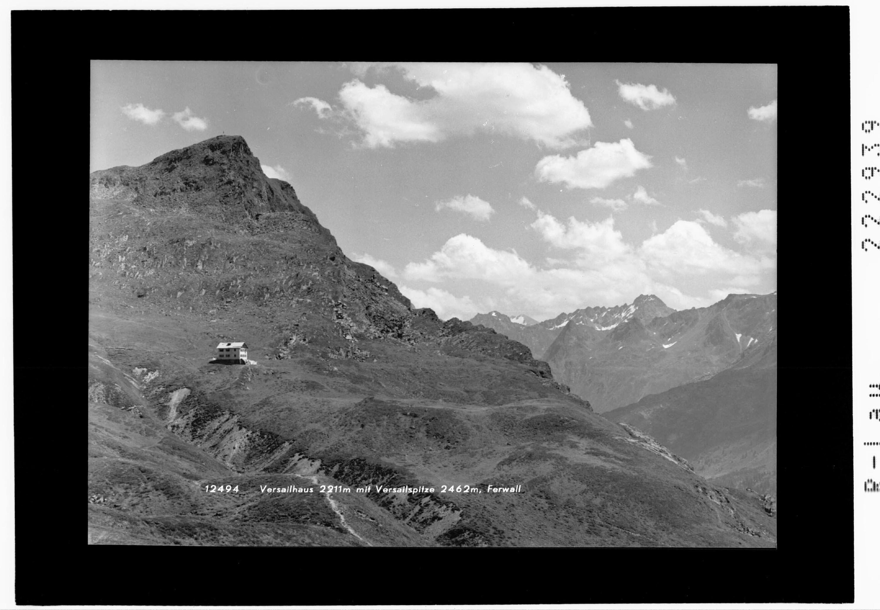 Versailhaus 2211 m mit Versailspitze 2462 m></div>


    <hr>
    <div class=