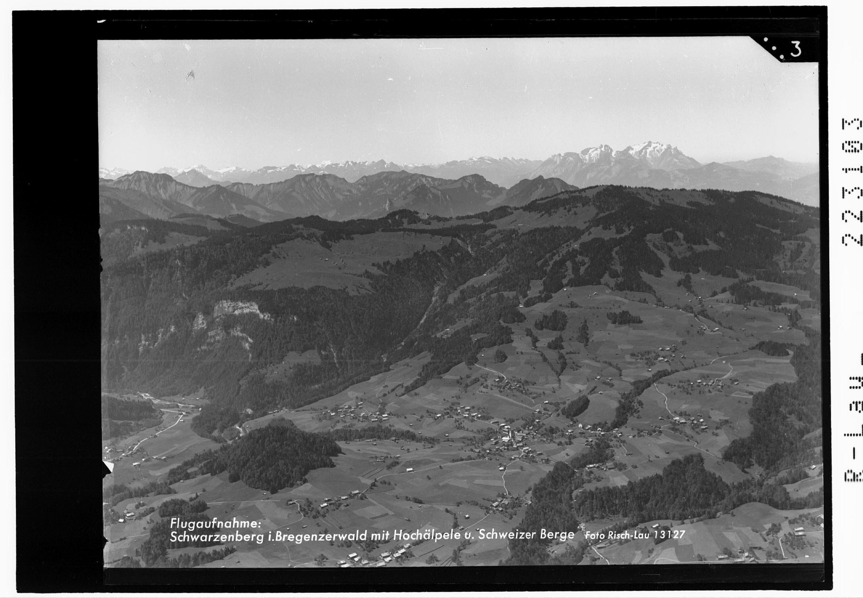 Schwarzenberg im Bregenzerwald mit Hochälpele und Schweizer Bergen></div>


    <hr>
    <div class=