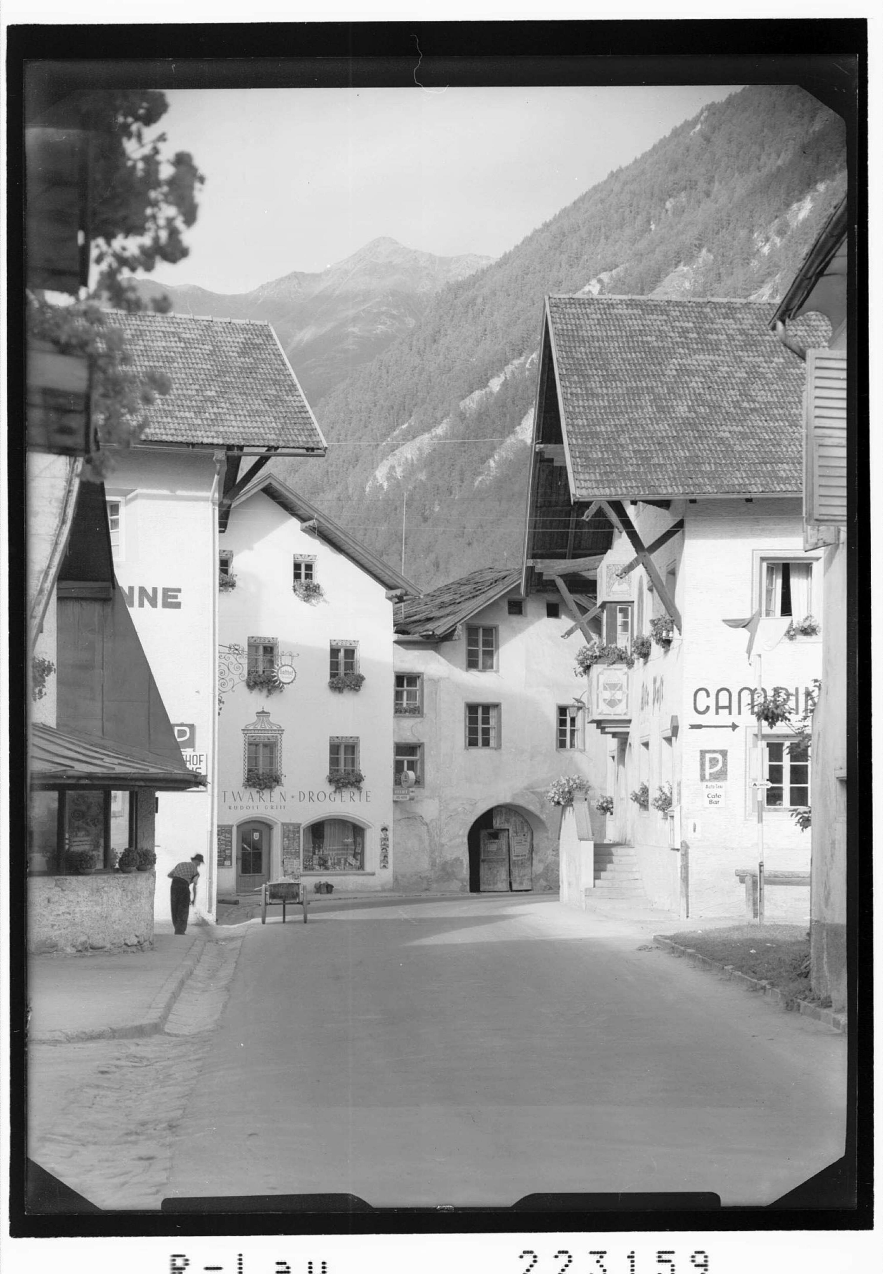 [Motiv aus Ried im Oberinntal - Blick zur Hohen Aifenspitze Tirol]></div>


    <hr>
    <div class=