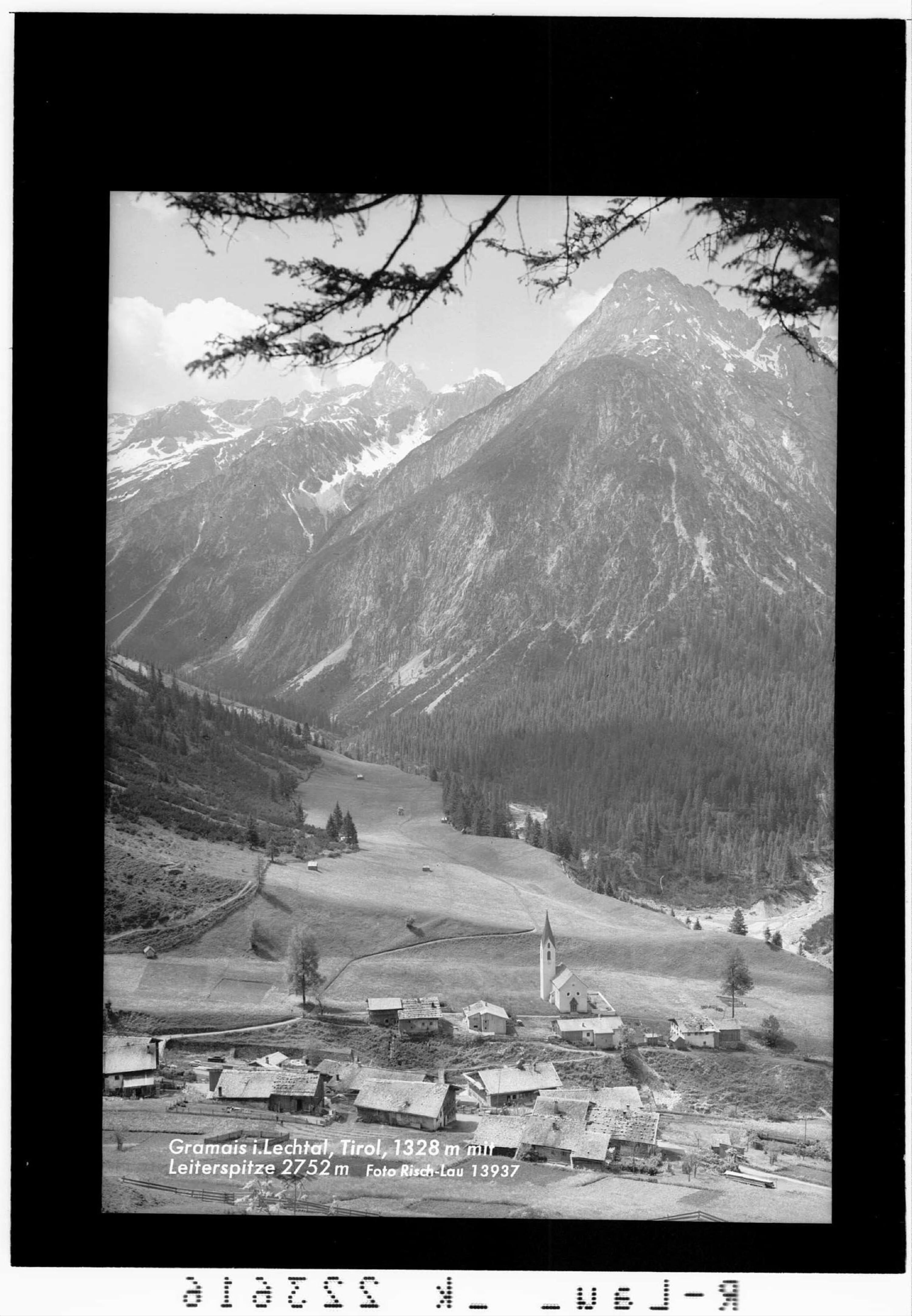 Gramais in Tirol 1328 m mit Leiterspitze 2752 m></div>


    <hr>
    <div class=