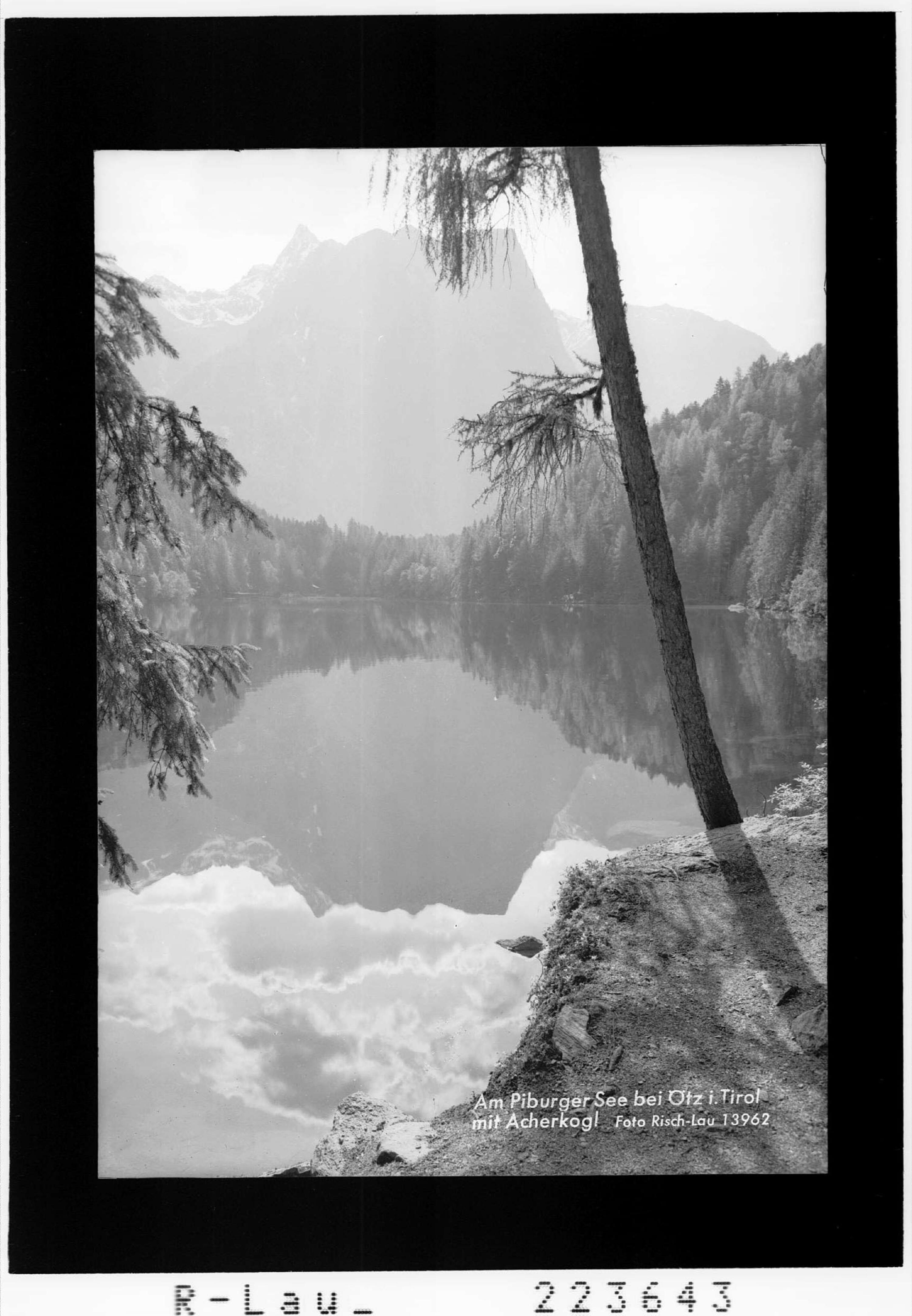 Am Piburger See bei Ötz in Tirol mit Acherkogel></div>


    <hr>
    <div class=