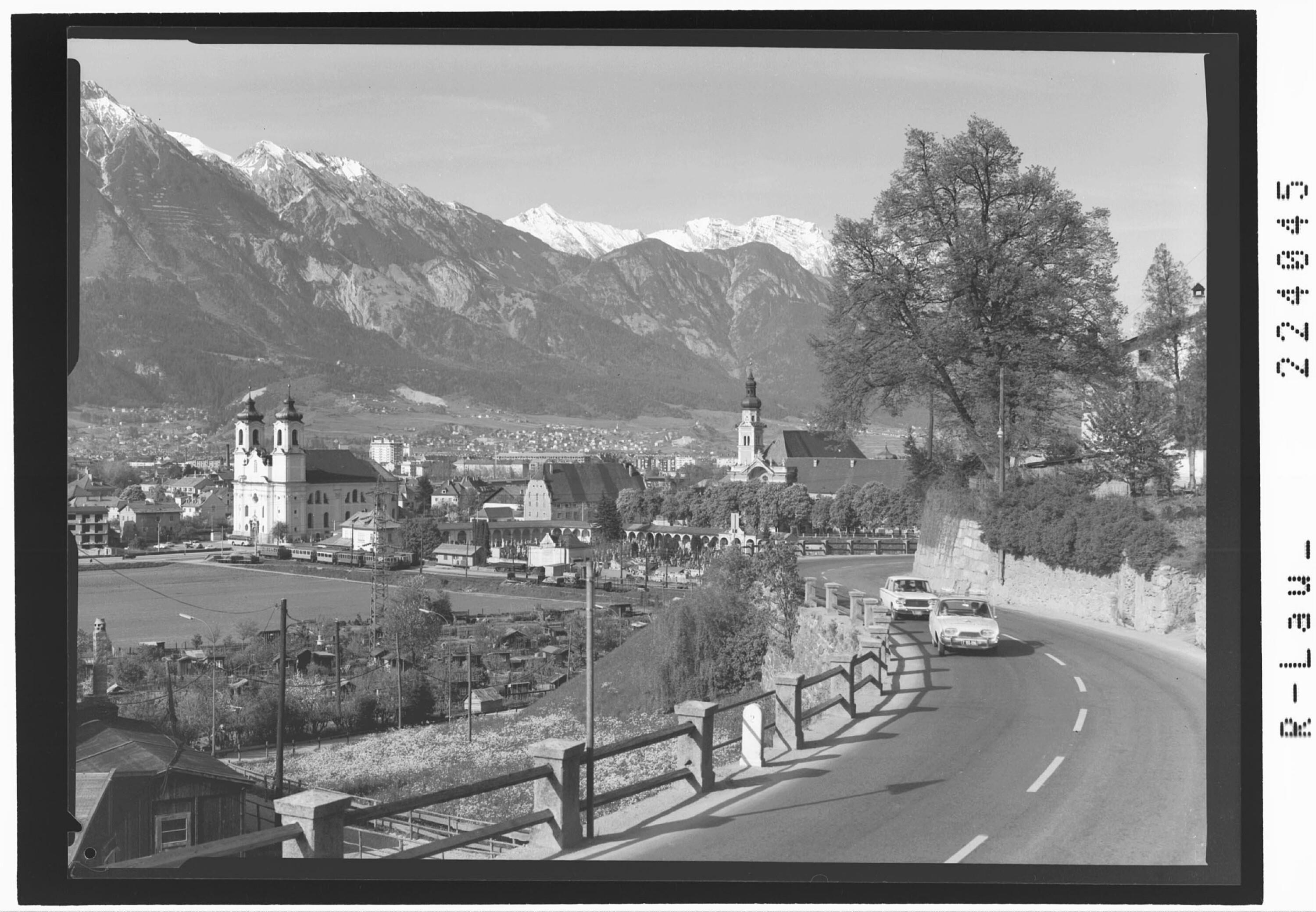 [Innsbruck / Brennerstrasse bei Wilten gegen Nordkette und Bettelwurf]></div>


    <hr>
    <div class=