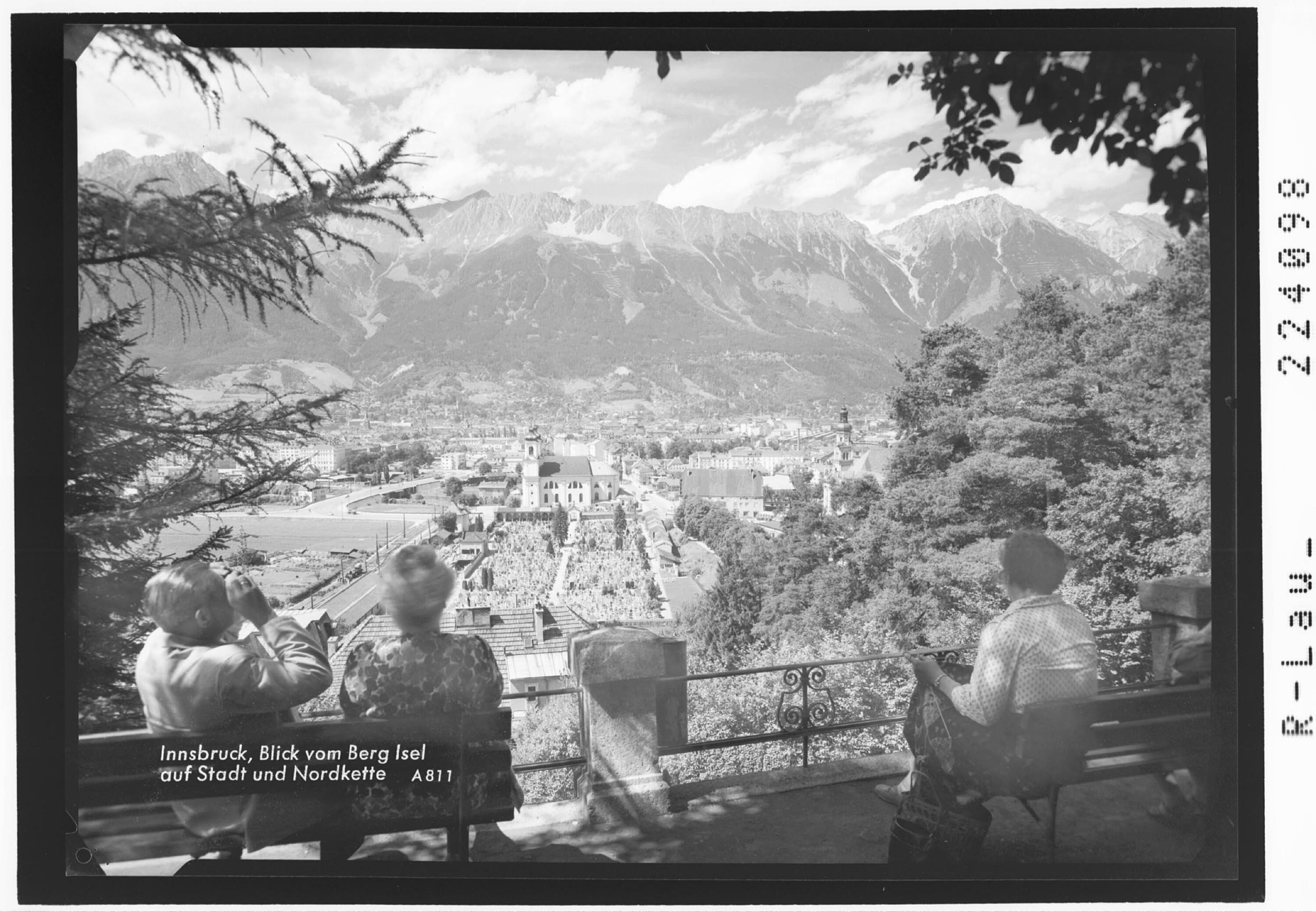 Innsbruck / Blick vom Berg Isel auf Stadt und Nordkette></div>


    <hr>
    <div class=