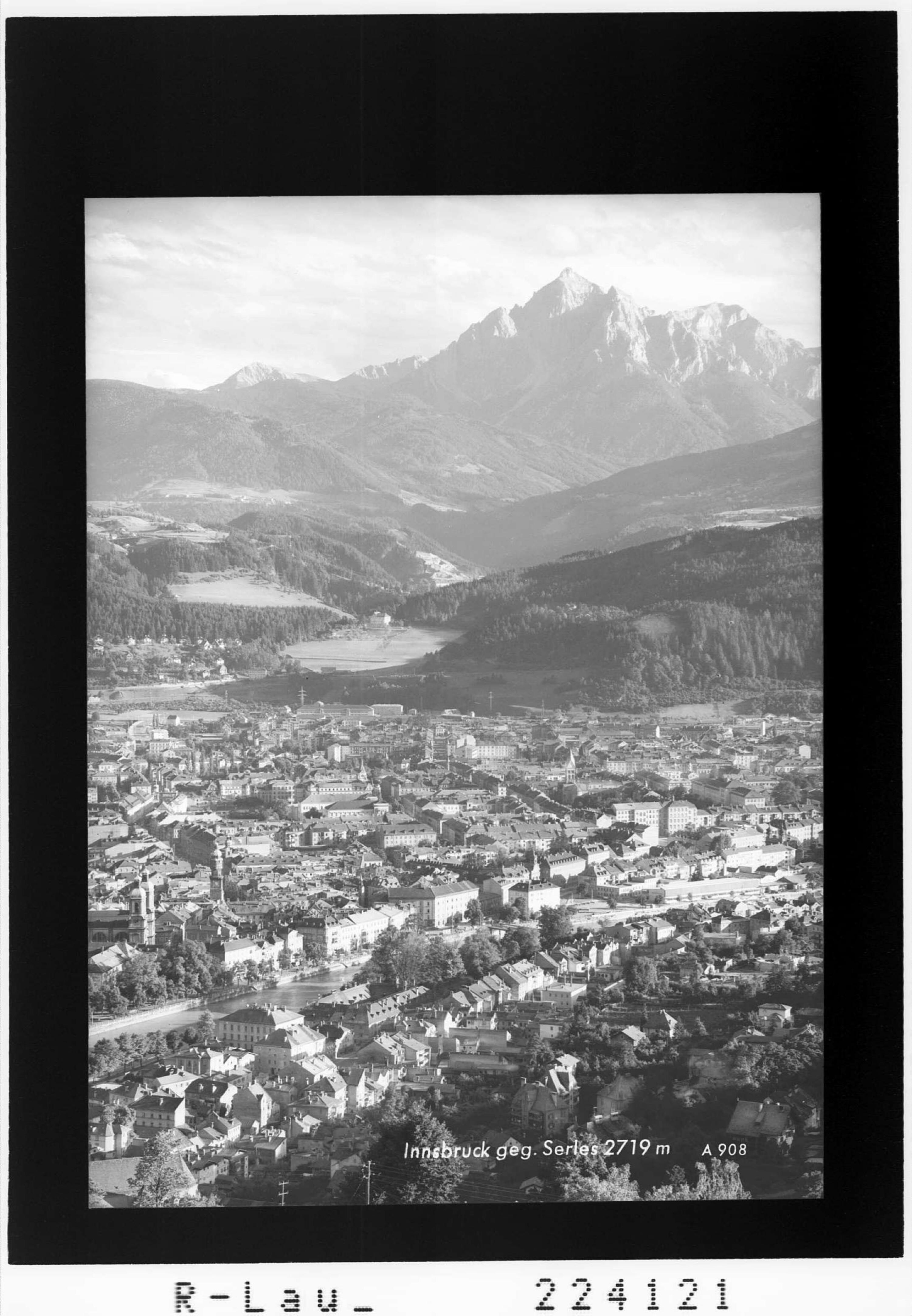 Innsbruck gegen Serlesspitze 2719 m></div>


    <hr>
    <div class=