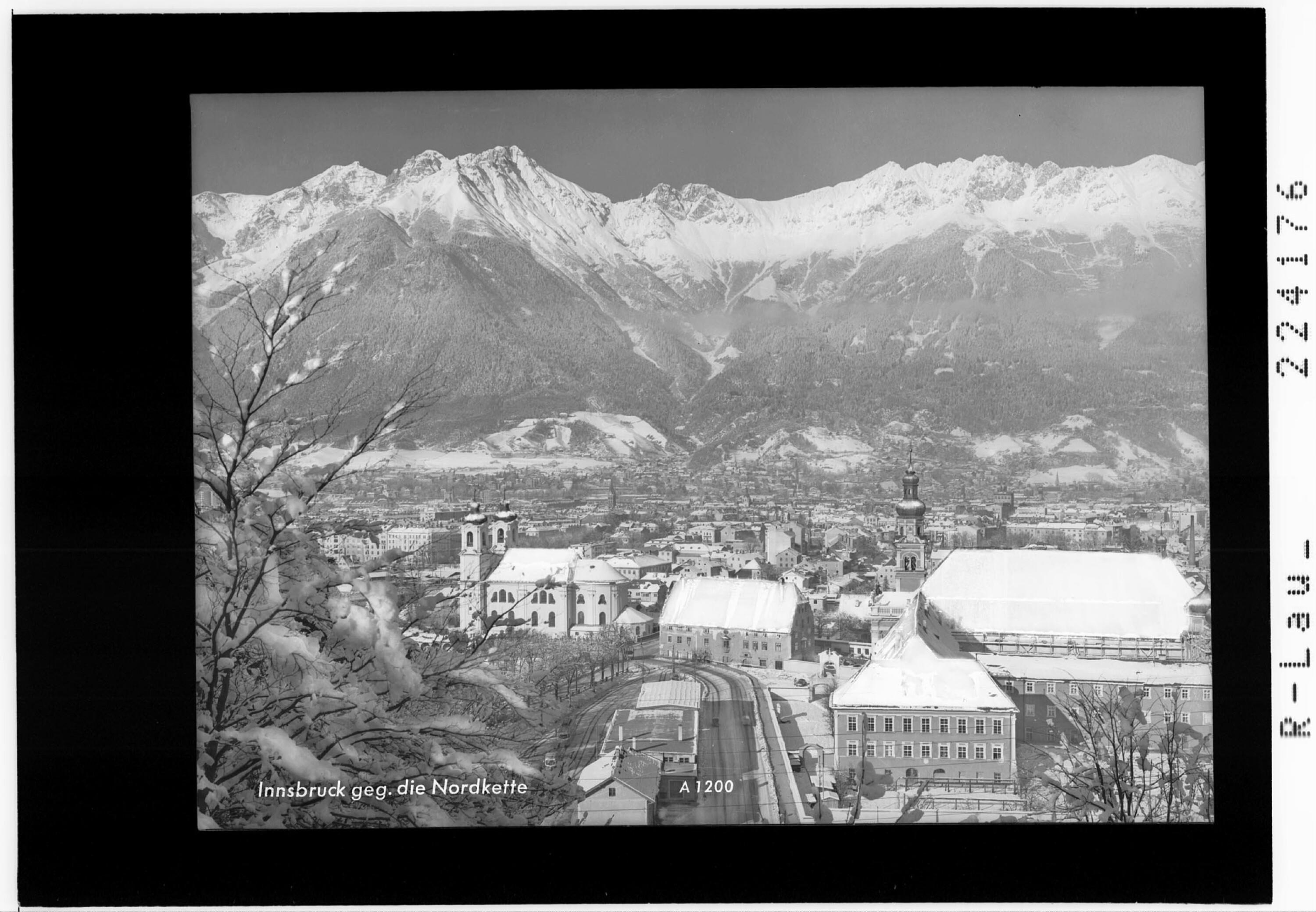 Innsbruck gegen die Nordkette></div>


    <hr>
    <div class=