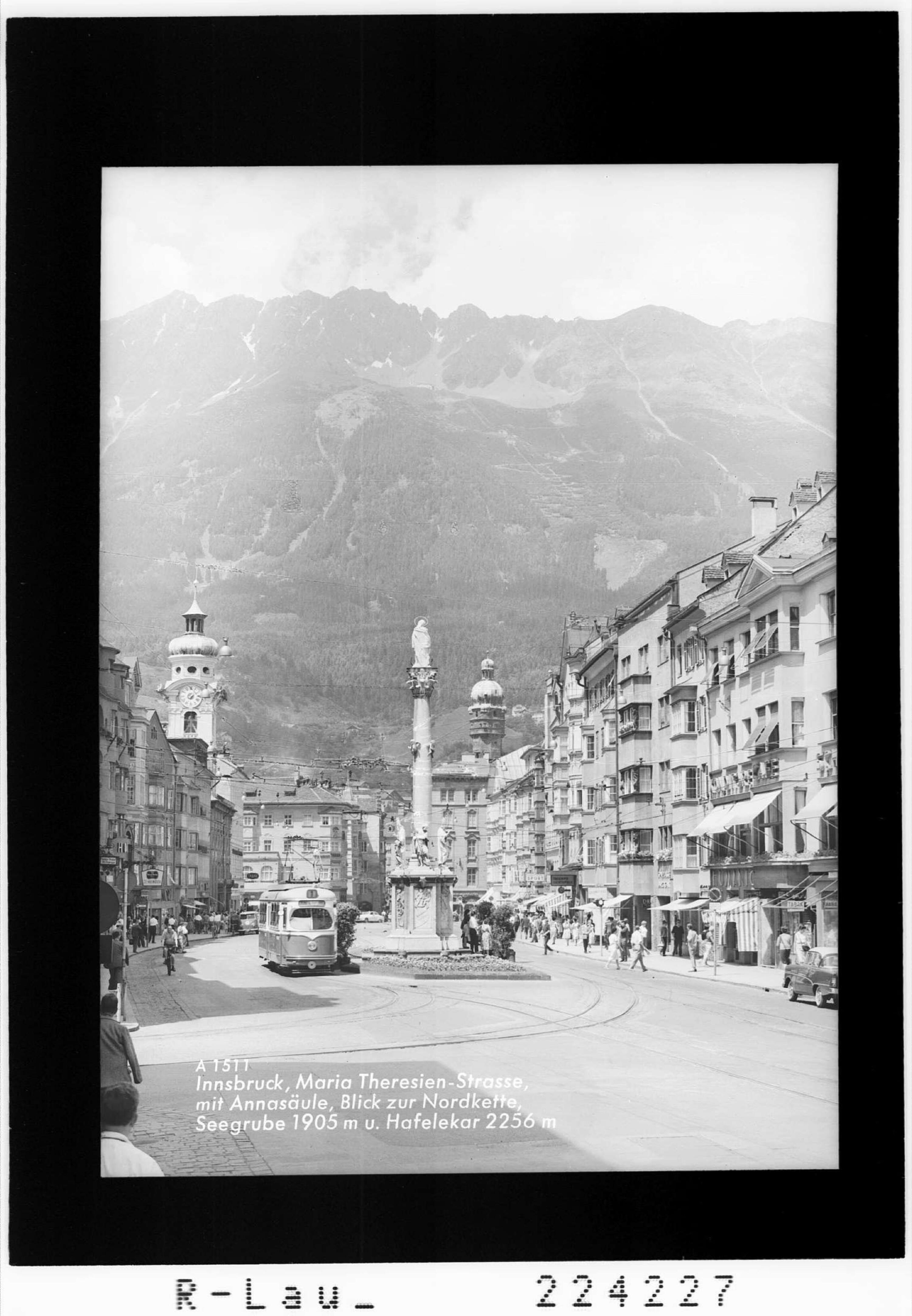 Innsbruck / Maria Theresien Strasse mit Annasäule / Blick zur Nordkette mit Seegrube 1905 m und Hafelekar 2256 m></div>


    <hr>
    <div class=