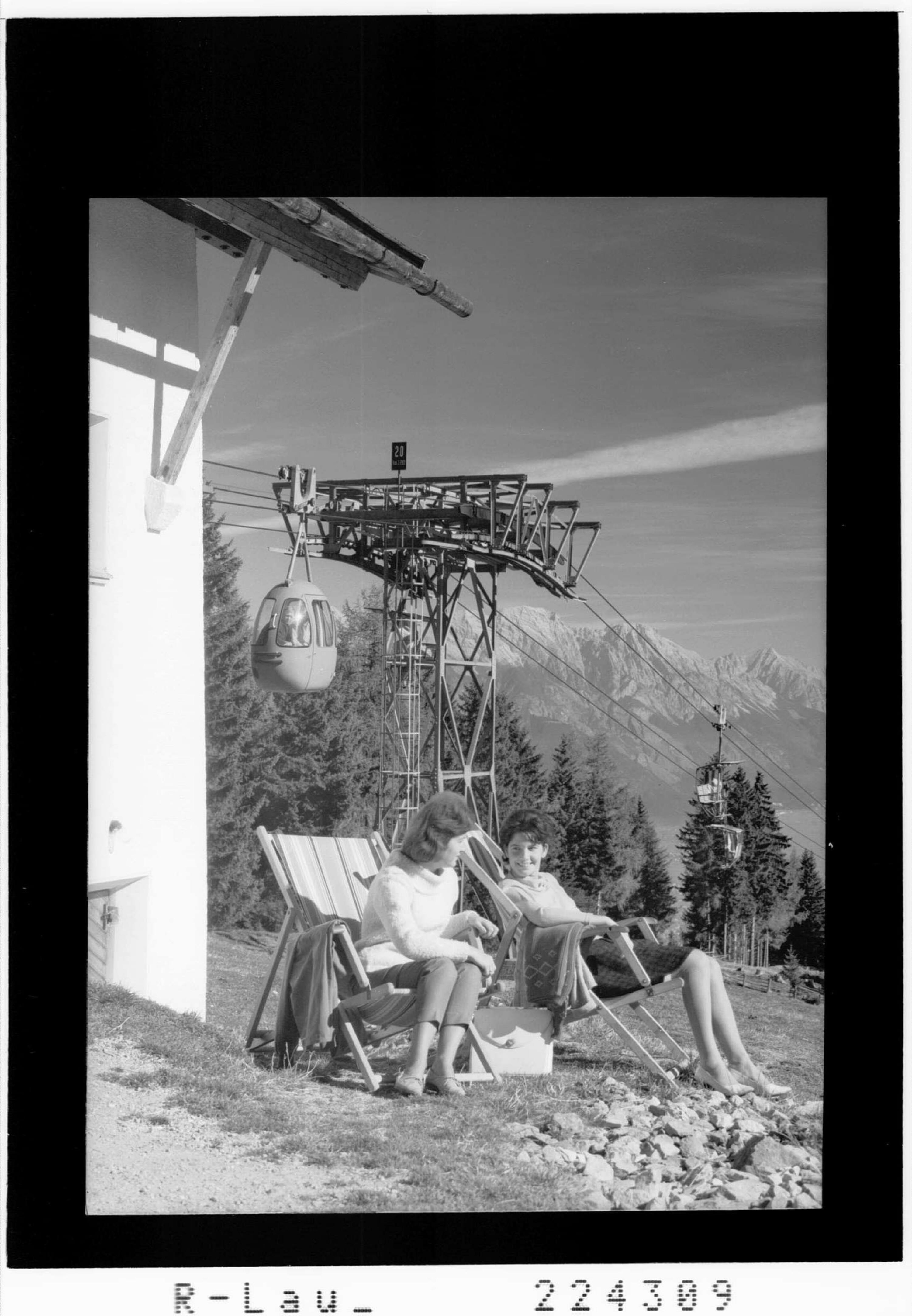 Muttereralm Seilbahn an der Bergstation></div>


    <hr>
    <div class=