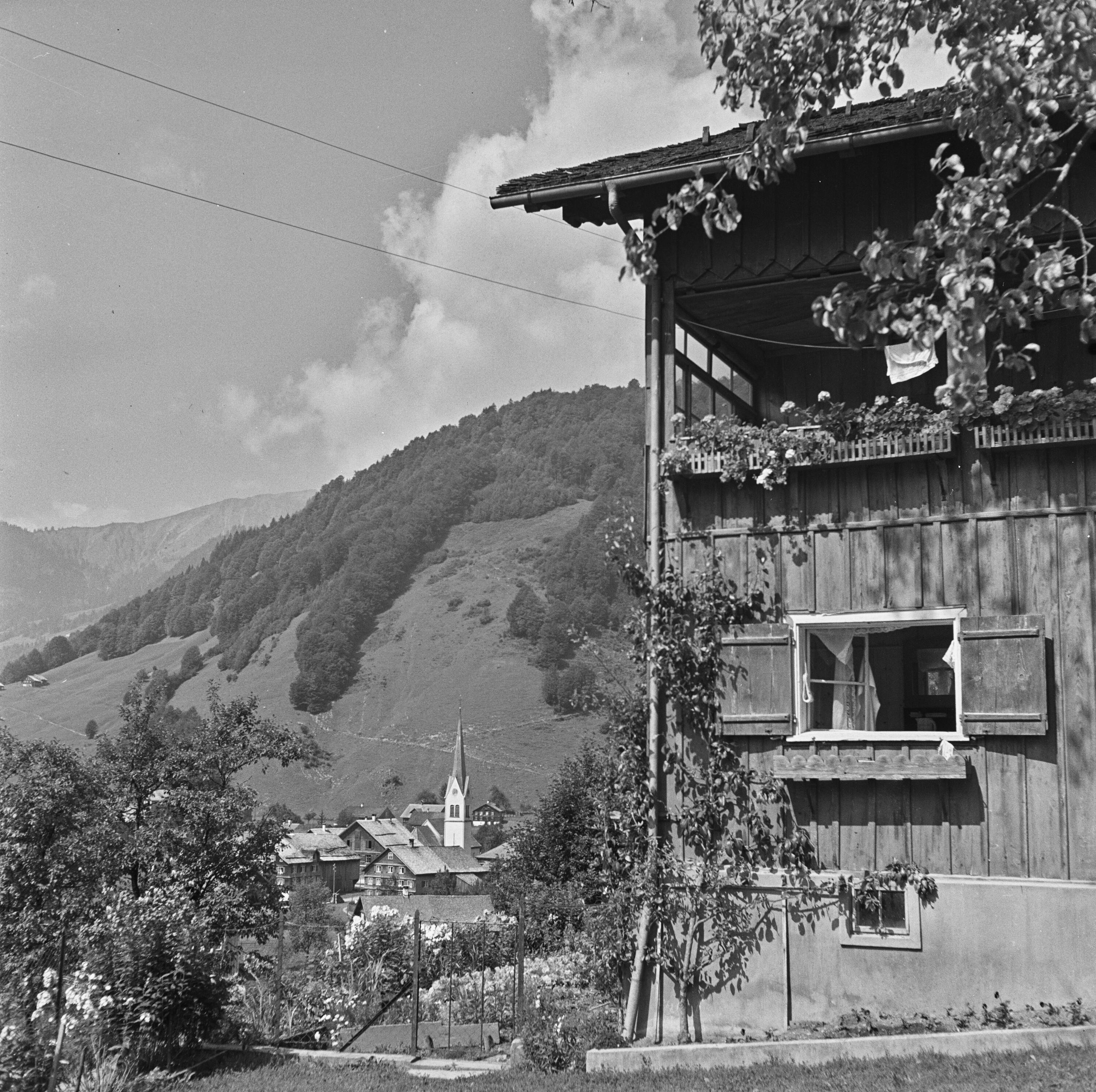 Mellau, Bauernhaus></div>


    <hr>
    <div class=