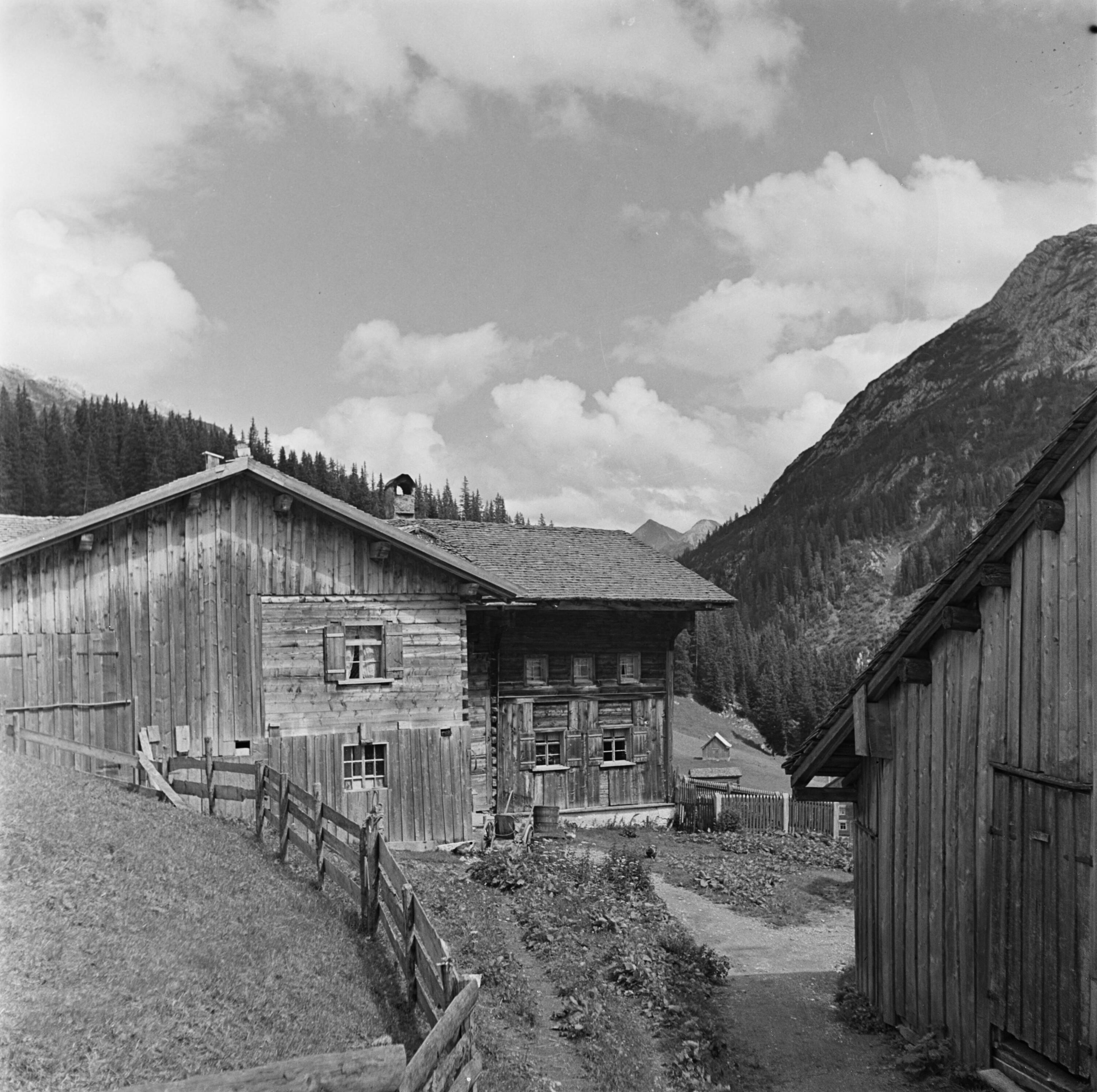 Gehren (Tiroler Lechtal), Bauernhaus (Walserhaus)></div>


    <hr>
    <div class=