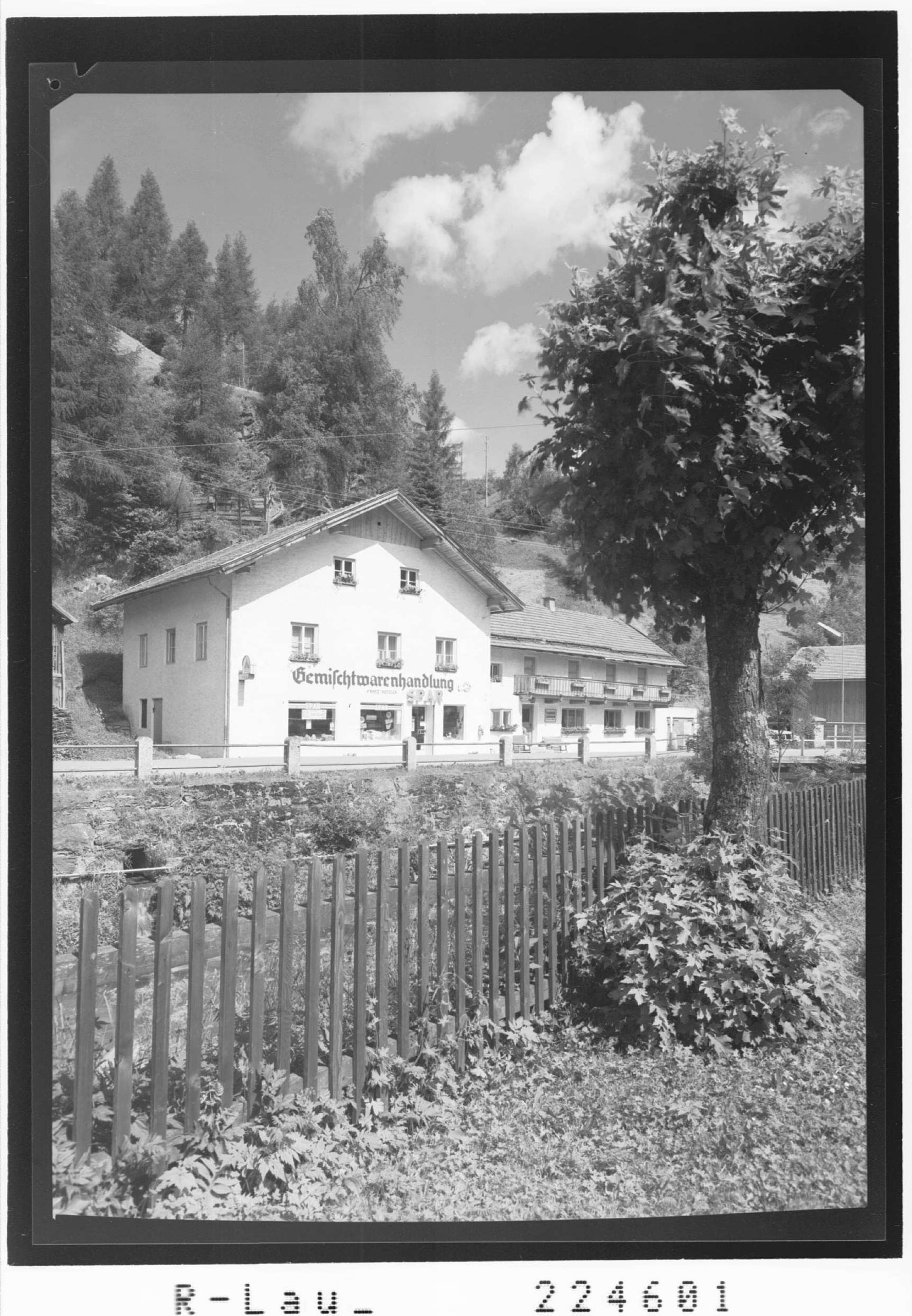 [Gemischtwarenhandlung und Fremdenheim Renzler in Gries am Brenner / Tirol]></div>


    <hr>
    <div class=