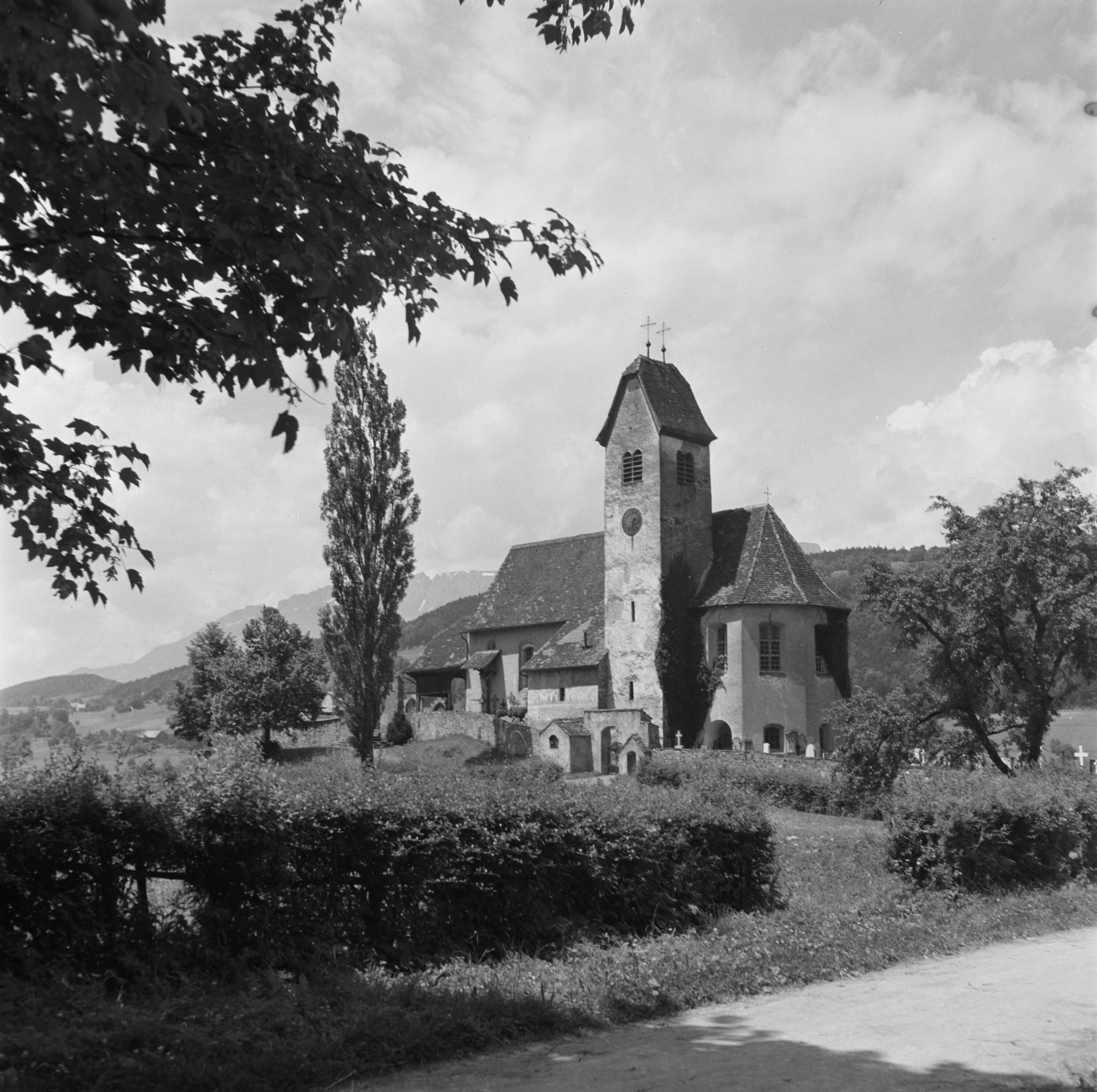 Feldkirch - Tisis, Kirche St. Michael, Friedhof></div>


    <hr>
    <div class=