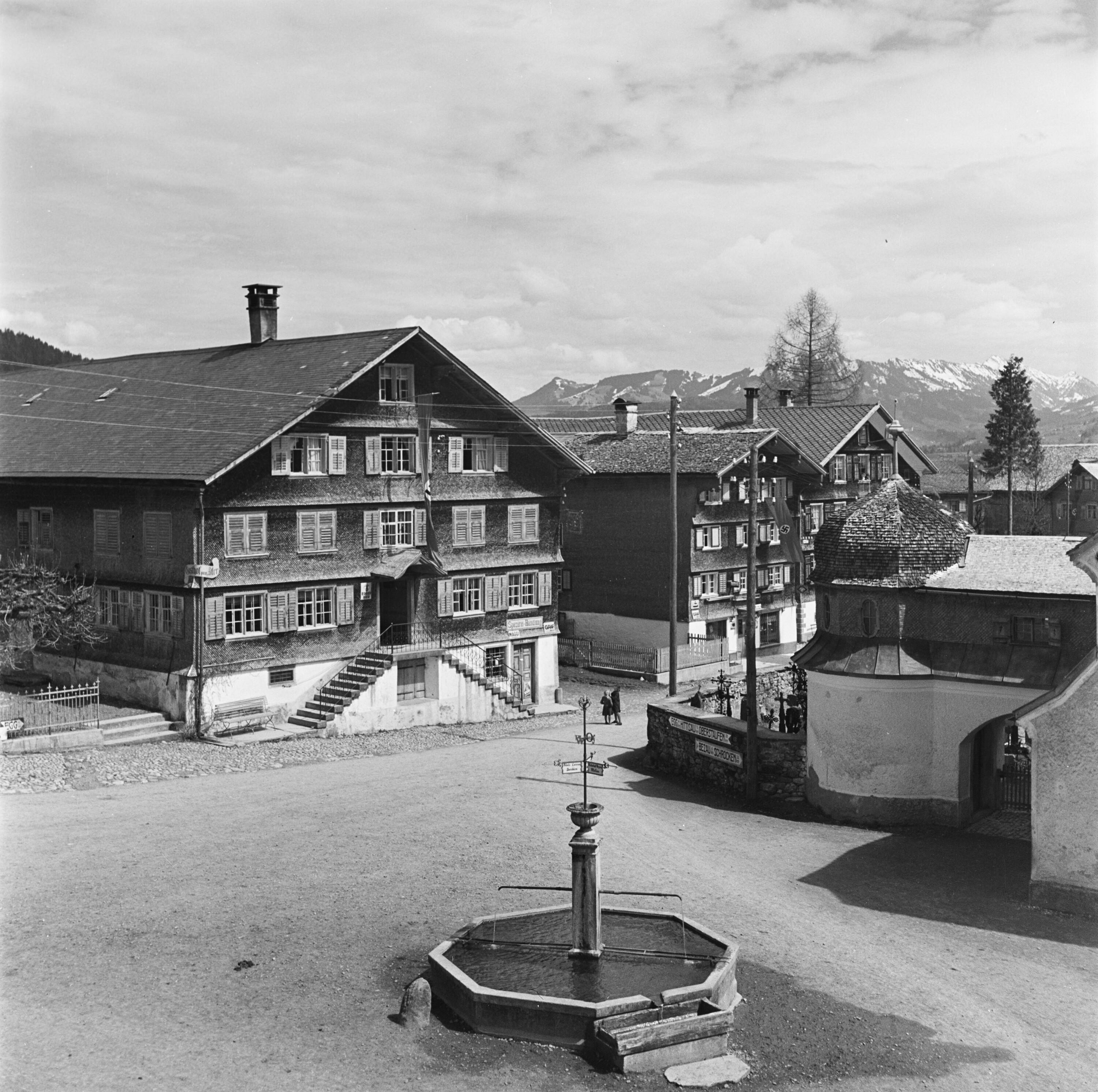 Schwarzenberg, Dorfbrunnen, Gasthaus Adler></div>


    <hr>
    <div class=