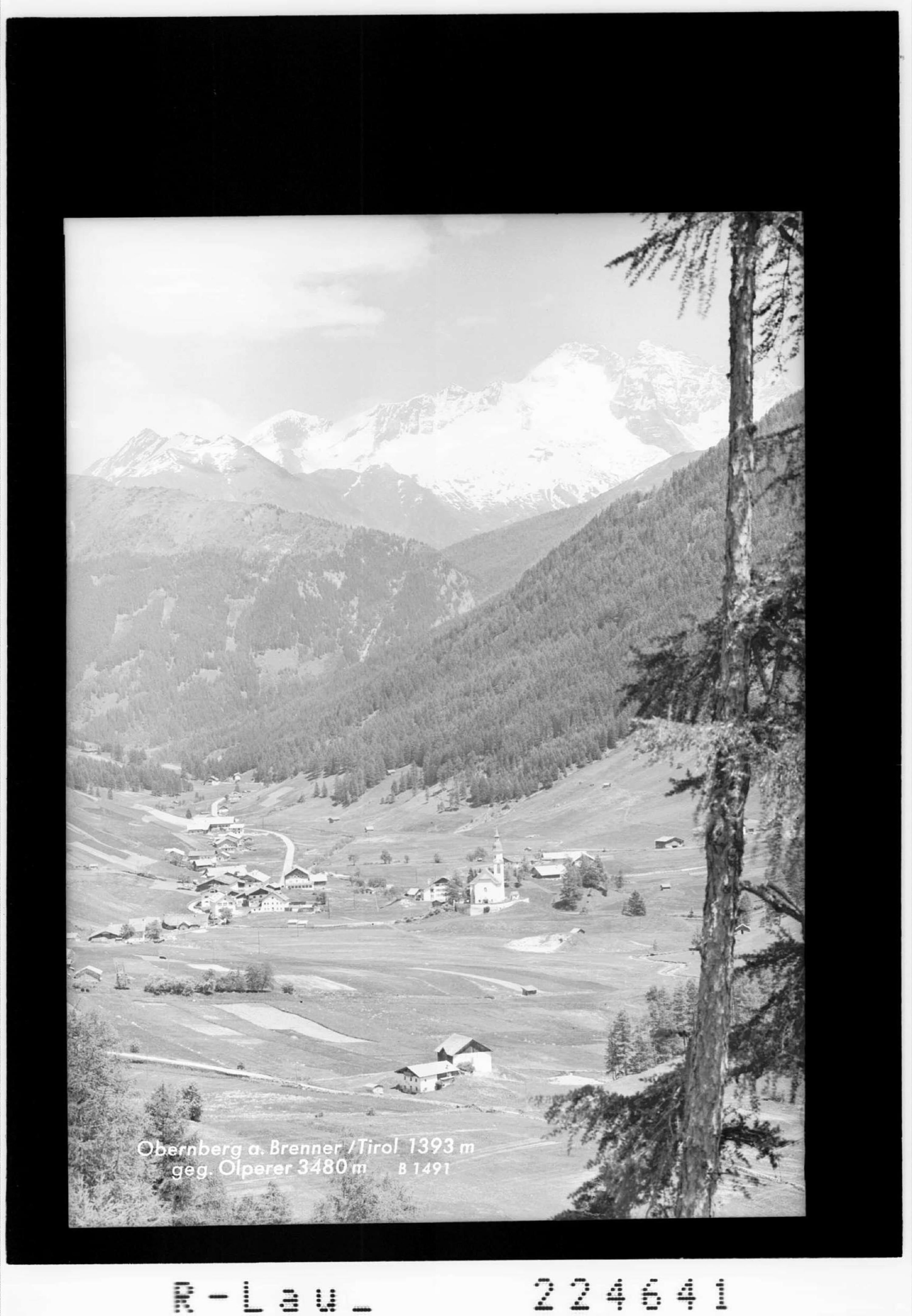 Obernberg am Brenner / Tirol 1393 m gegen Olperer 3480 m></div>


    <hr>
    <div class=