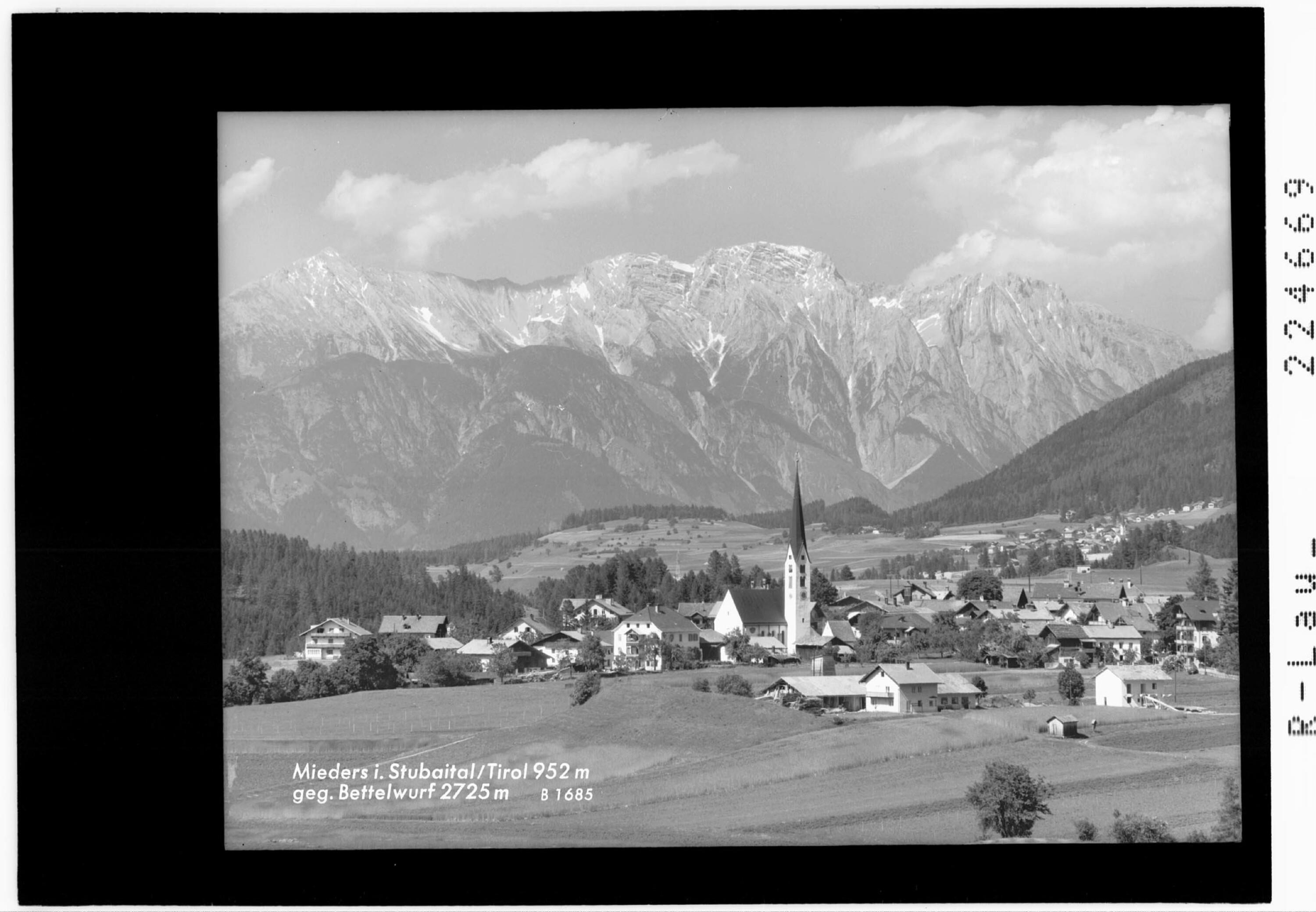 Mieders im Stubaital / Tirol 952 m gegen Bettelwurf 2725 m></div>


    <hr>
    <div class=