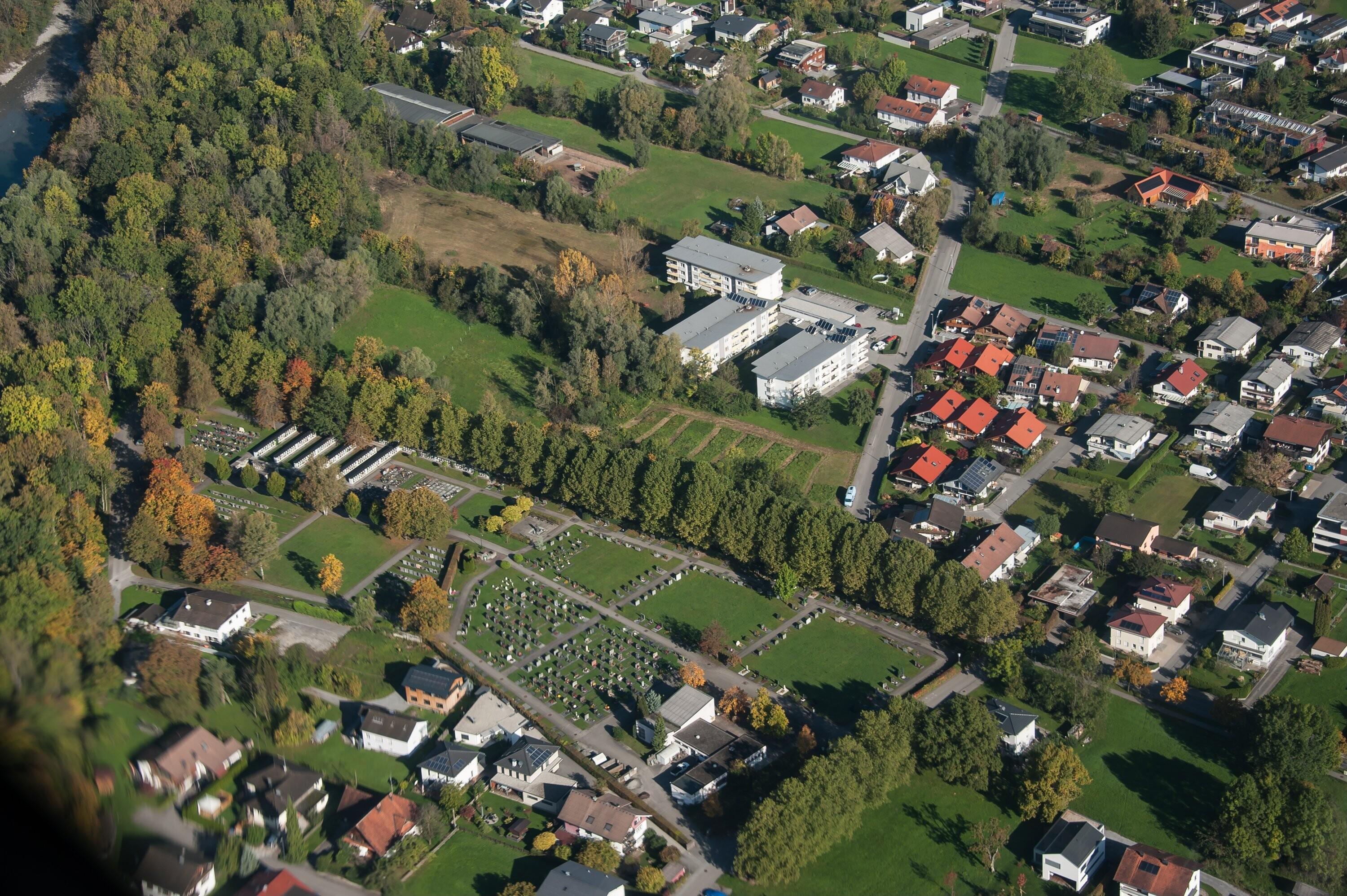 [Dornbirn - Rohrbach, Friedhof]></div>


    <hr>
    <div class=