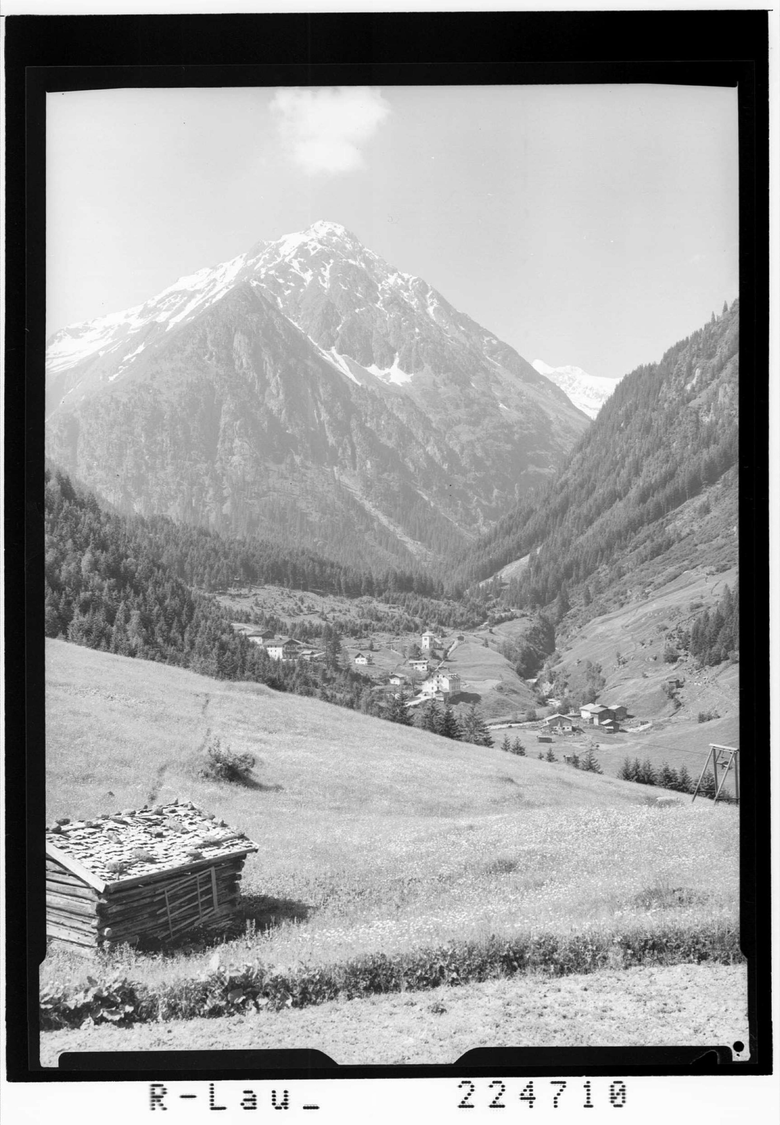 [Ranalt im Stubaital mit Blick zur Mairspitze und zum Zuckerhütl / Tirol]></div>


    <hr>
    <div class=