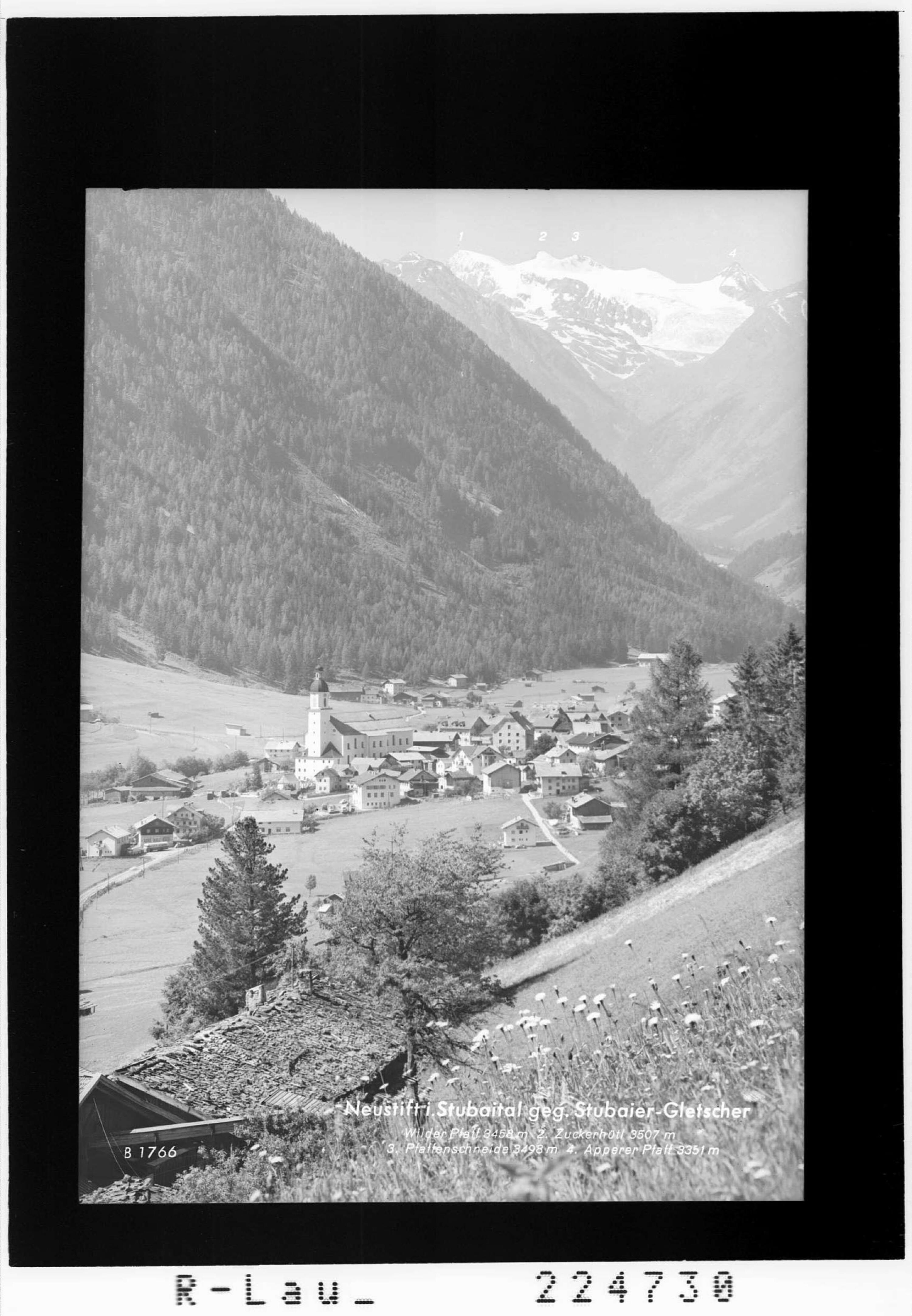 Neustift im Stubaital gegen Stubaier Gletscher></div>


    <hr>
    <div class=