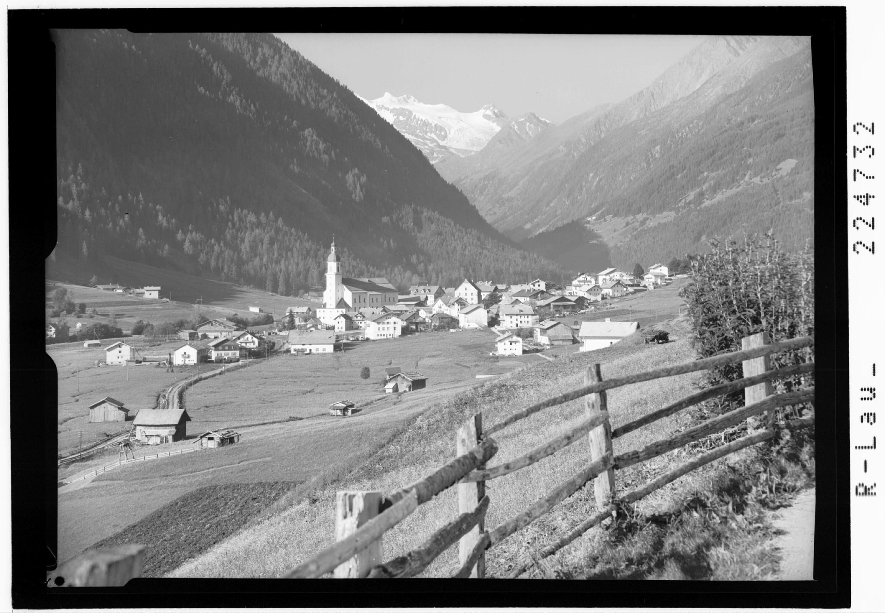 [Neustift im Stubaital mit Blick zum Zuckerhütl]></div>


    <hr>
    <div class=